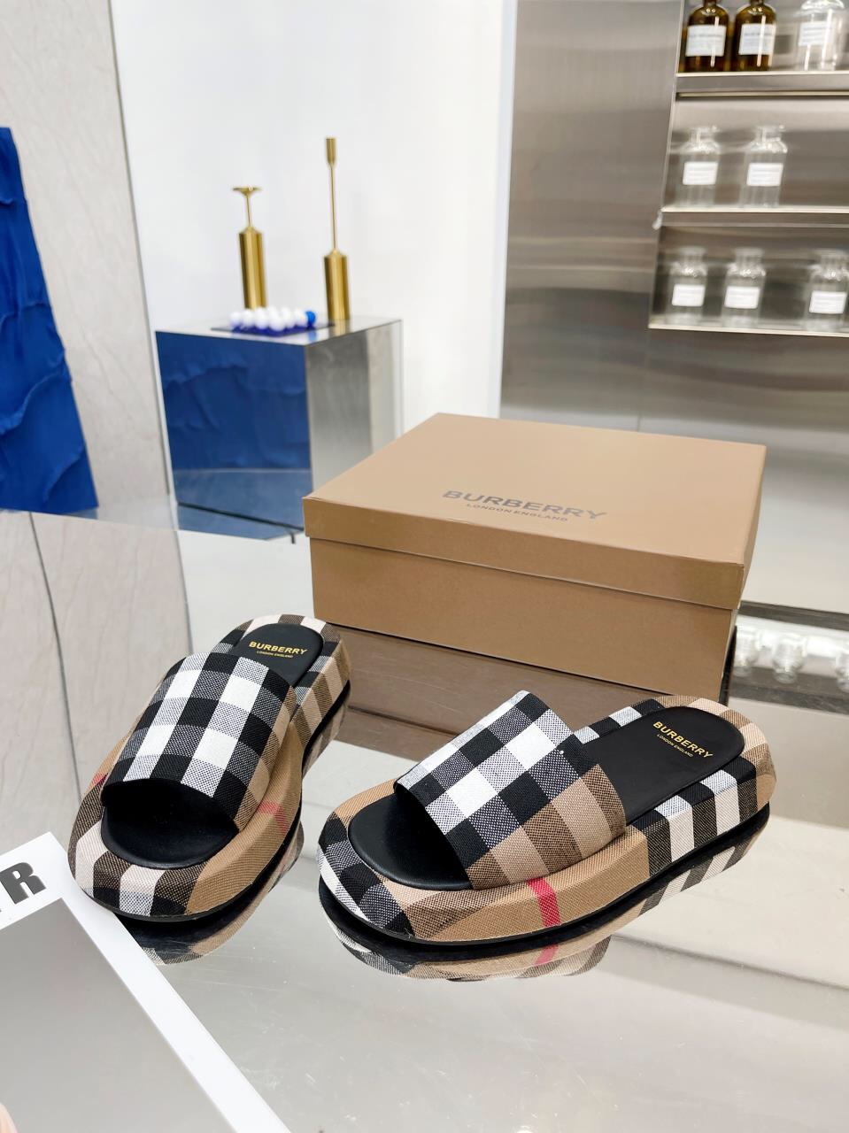 BURBERRY Buckingham Slides WOMEN 1 - vstockx
