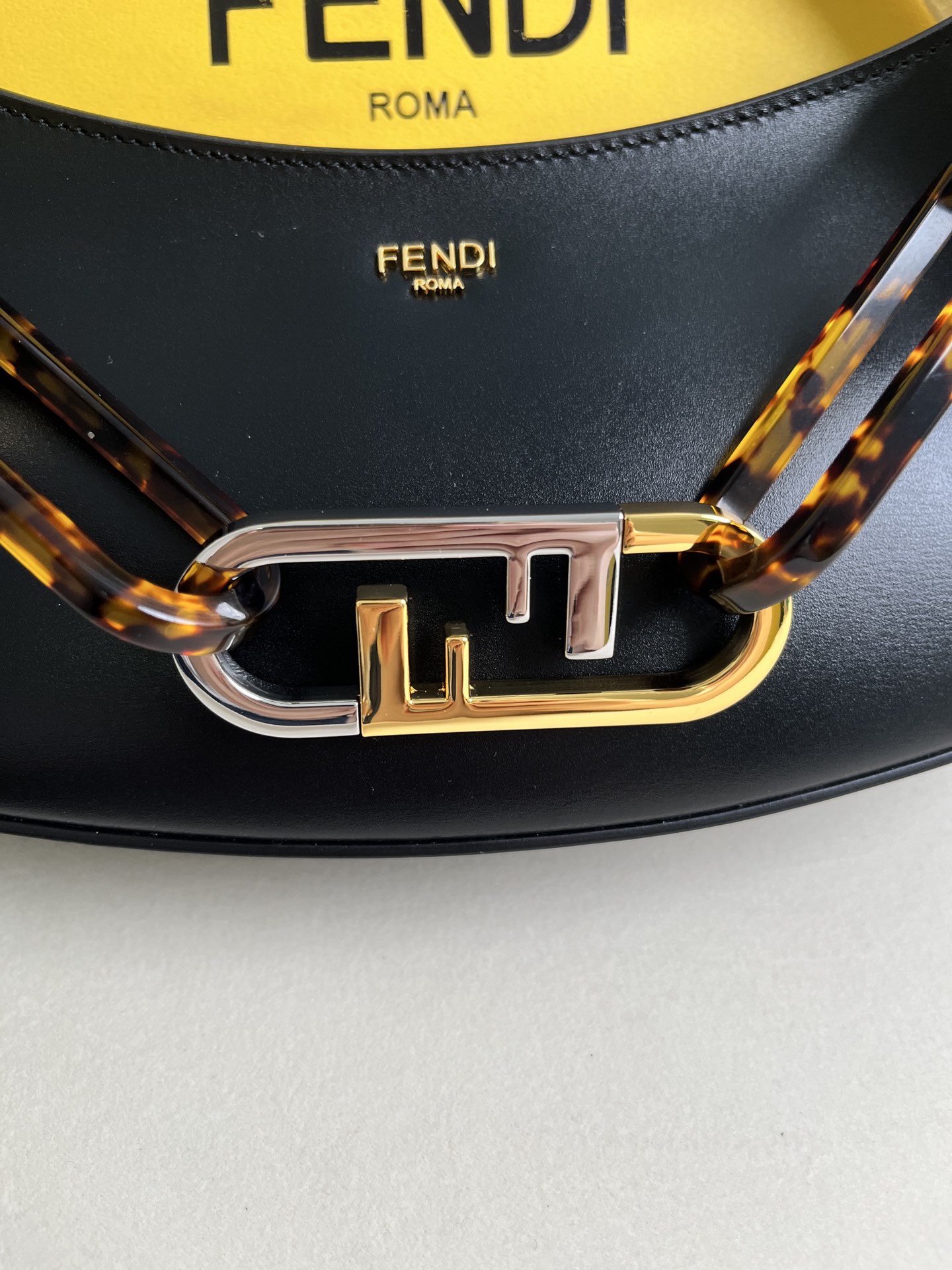 handbags FENDI 225 size:32*11*5cm - vstockx