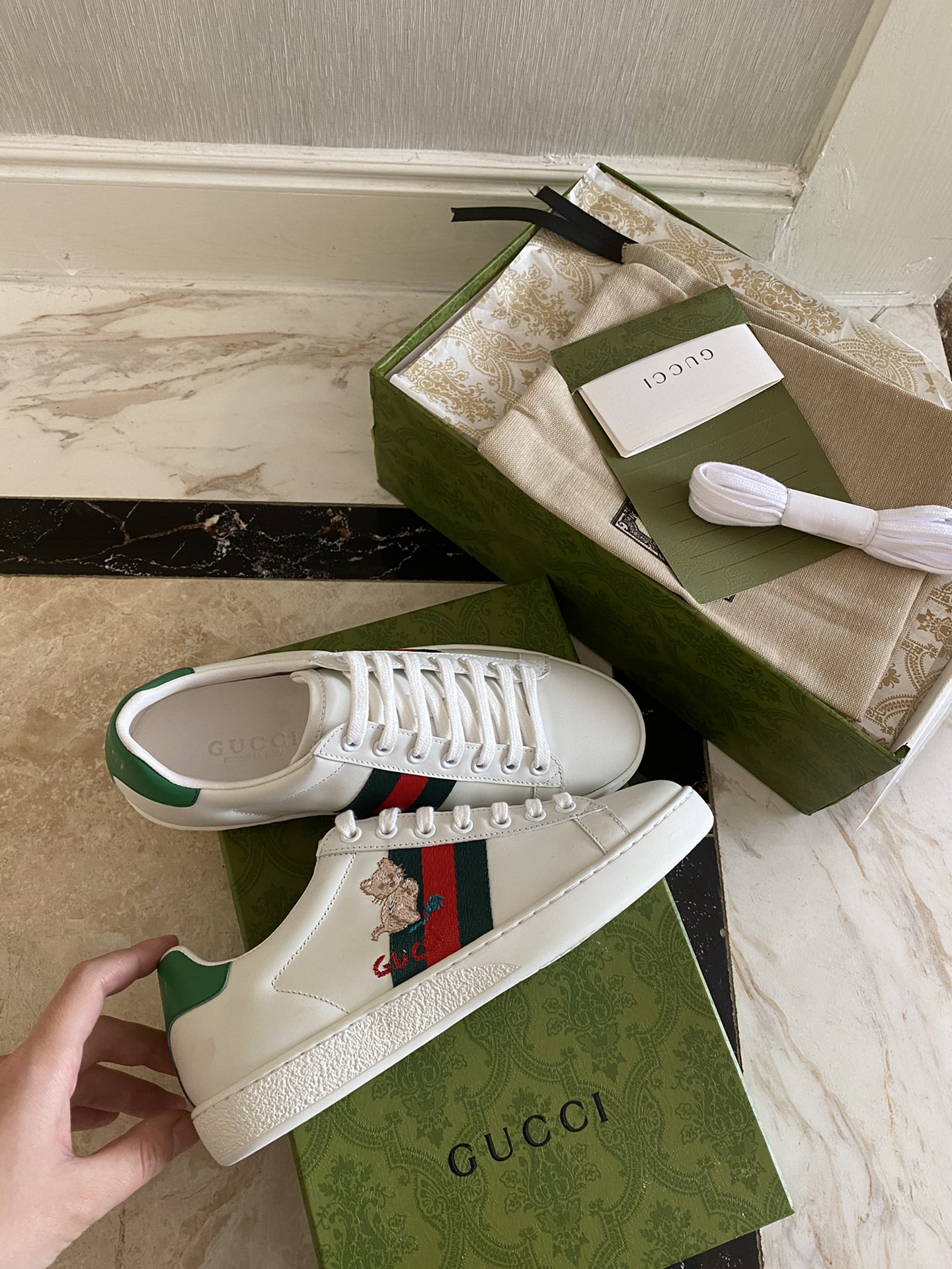 Gucci Women's Ace sneaker with bee sneaker 4 - vstockx