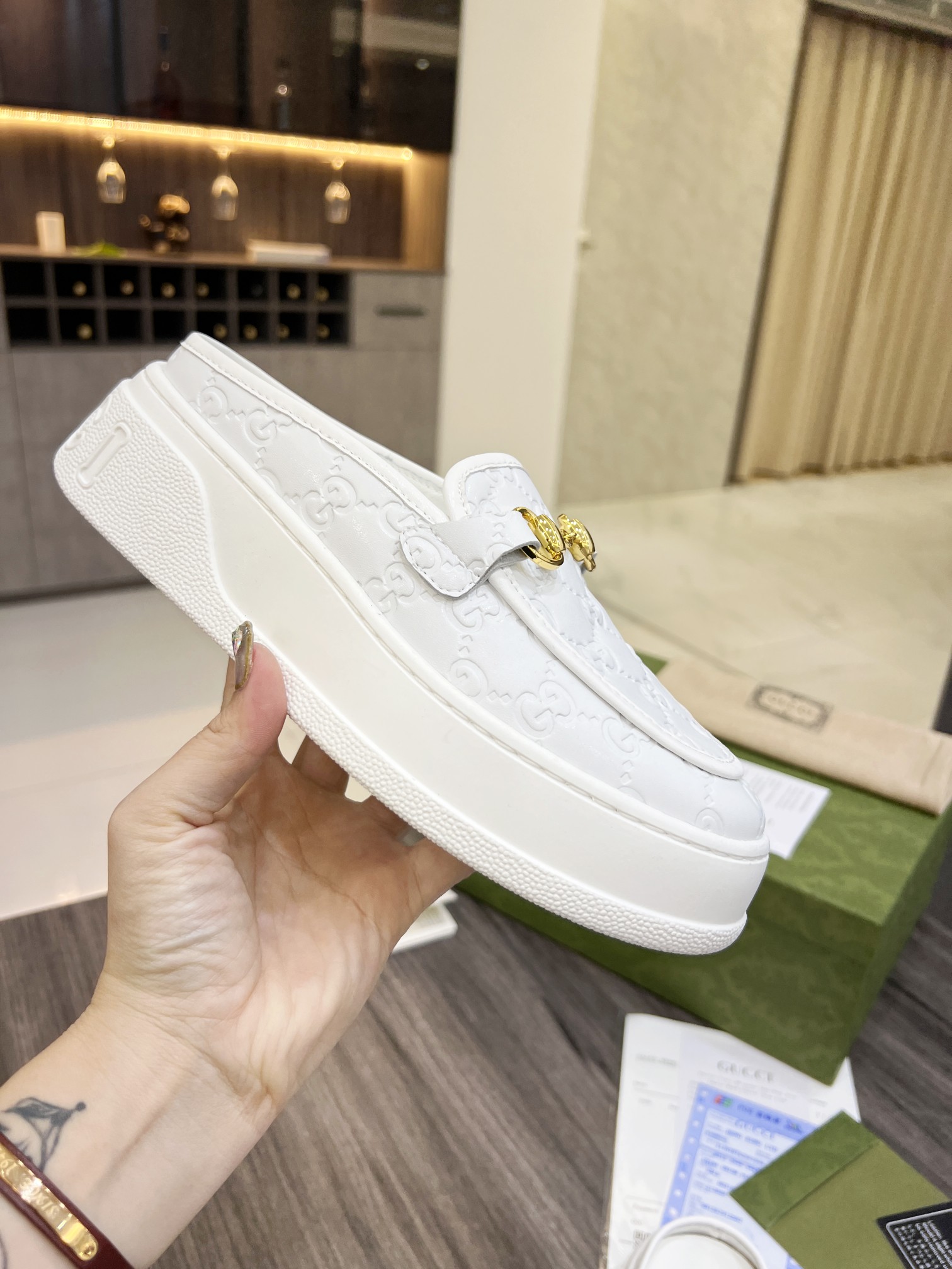 Gucci Women's WOMEN 6 - vstockx