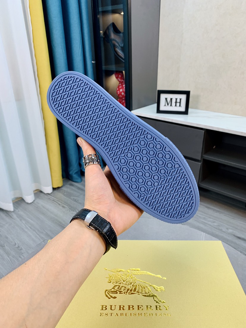 Burberry Perforated Check Sneaker 31 - vstockx