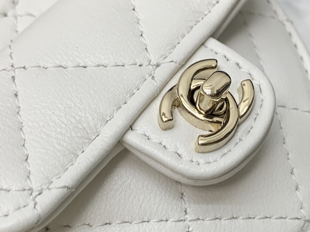 Handbag Chanel size 8*8.5*5.5* cm - vstockx