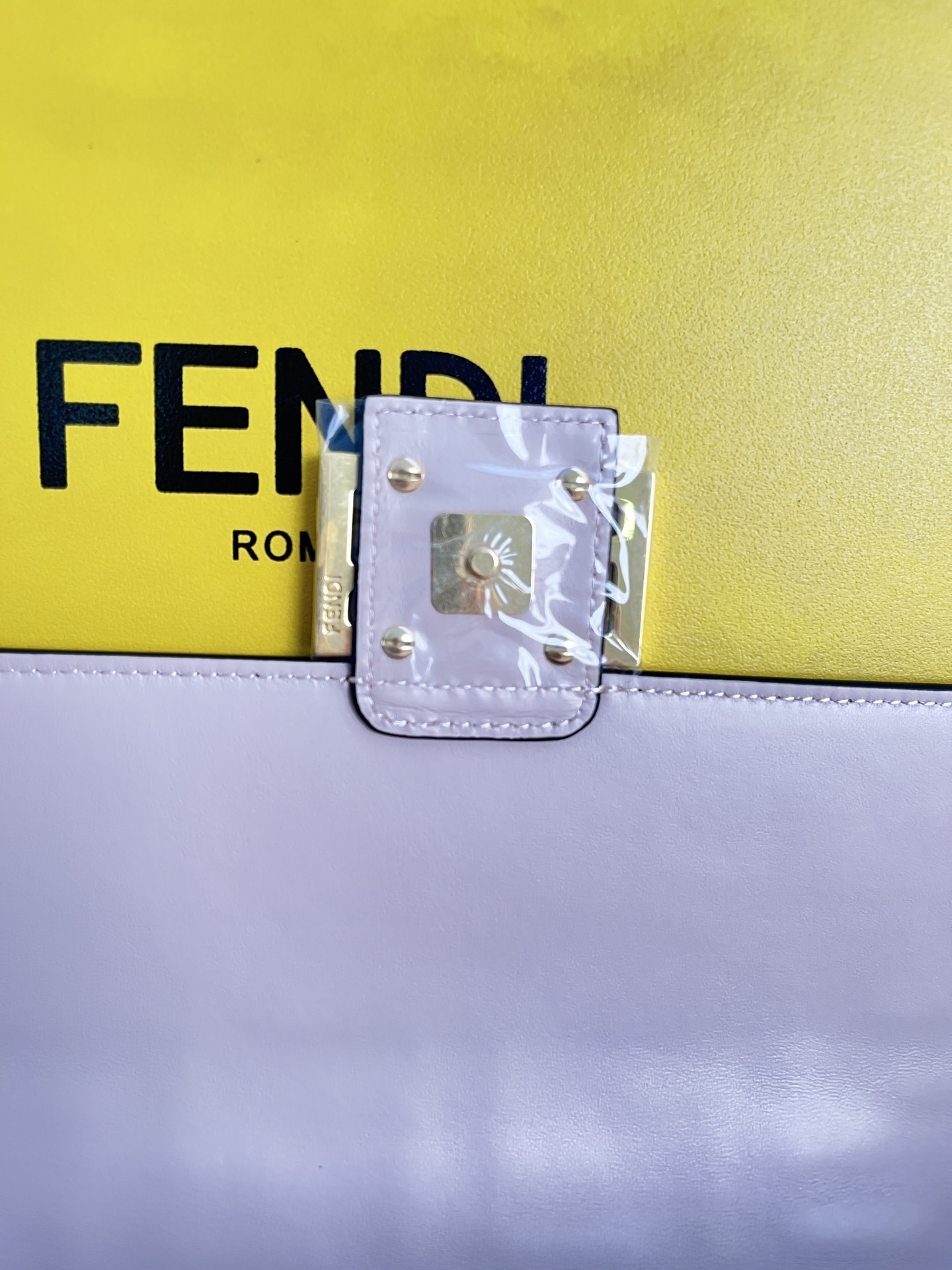 handbags FENDI 211 size:27*15*6cm - vstockx