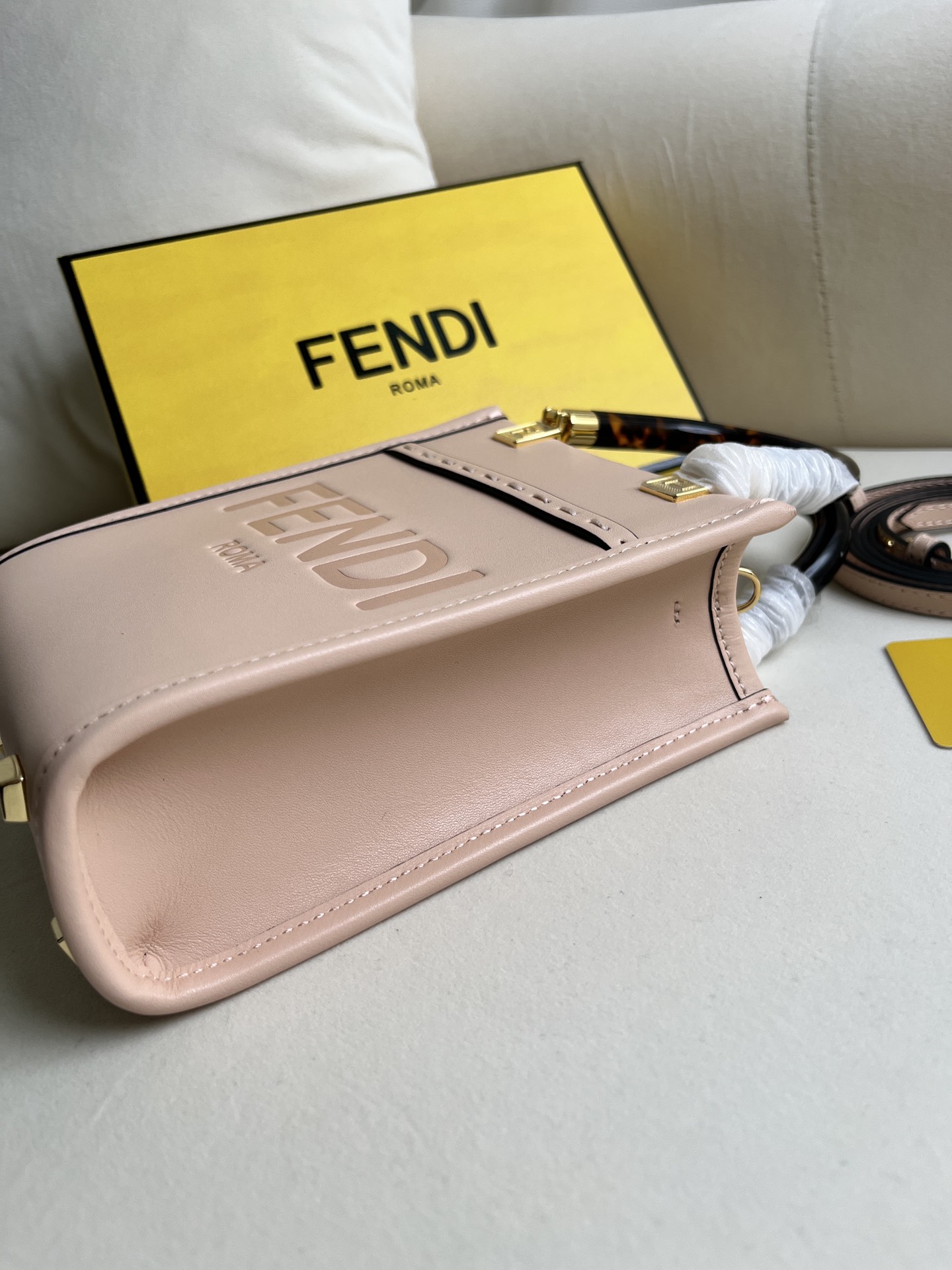 handbags FENDI 208 size:18*13*6.5 - vstockx