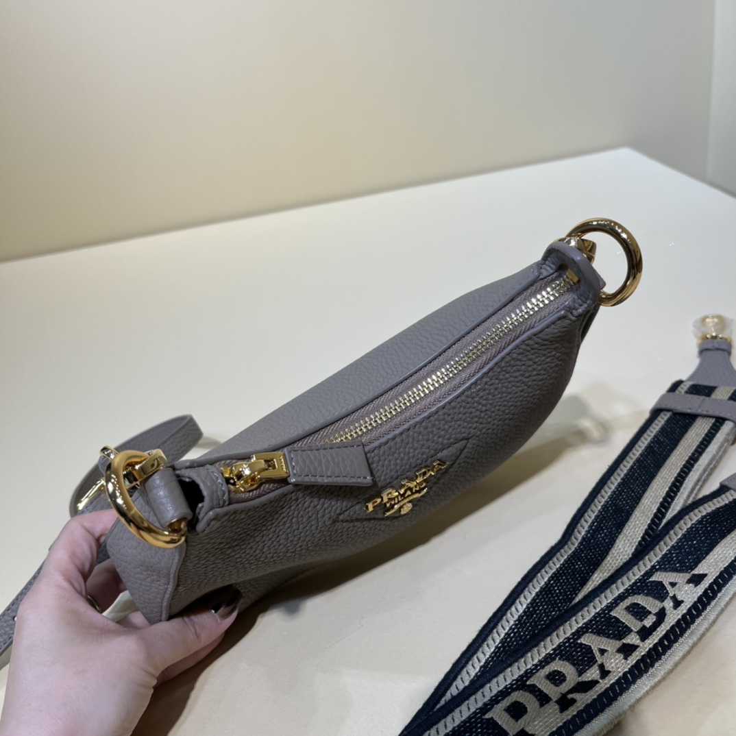 Handbags Prada 1BH193 size:24×18×6 cm - vstockx