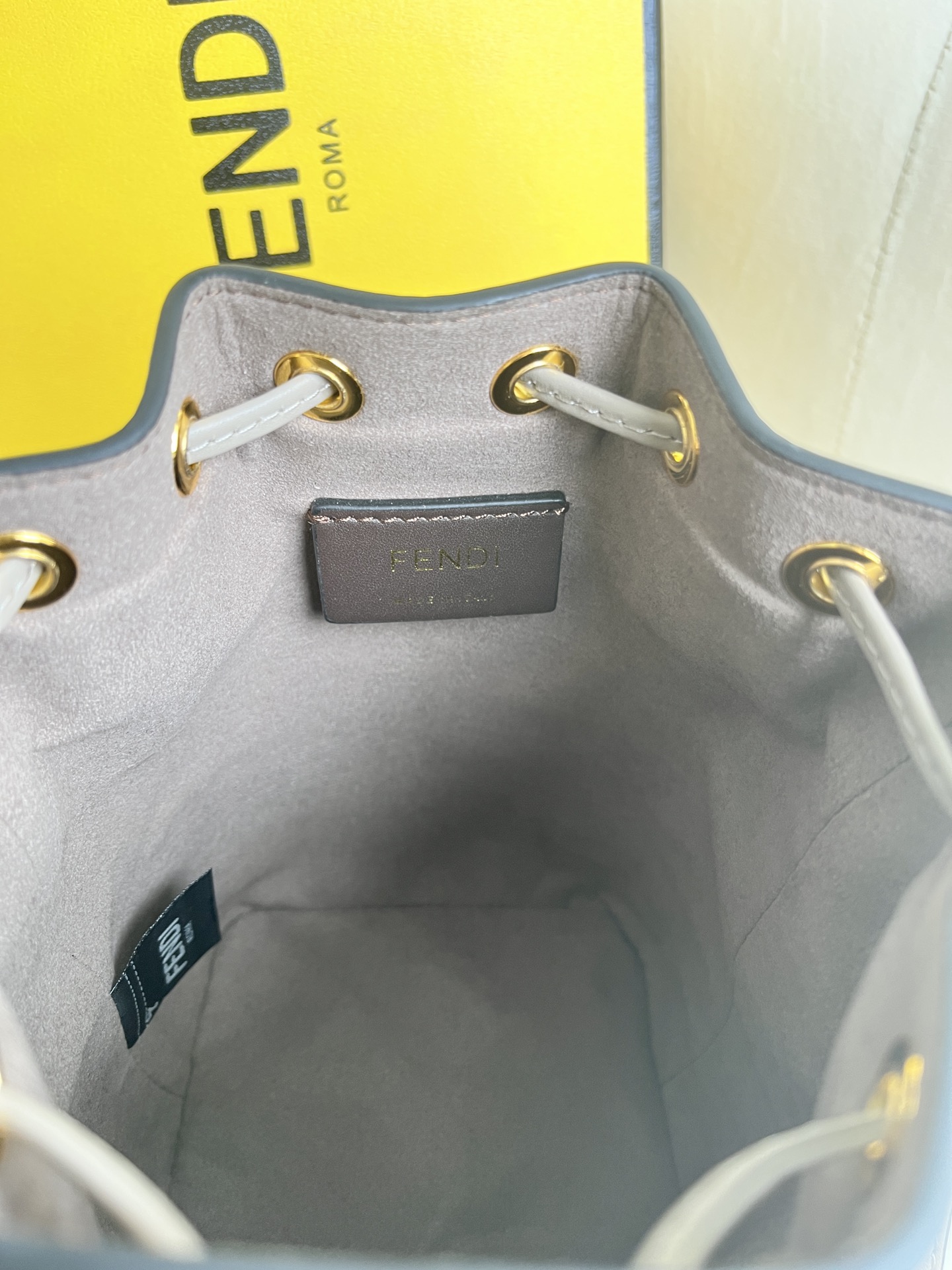 handbags FENDI 226 size:12*18*10cm - vstockx