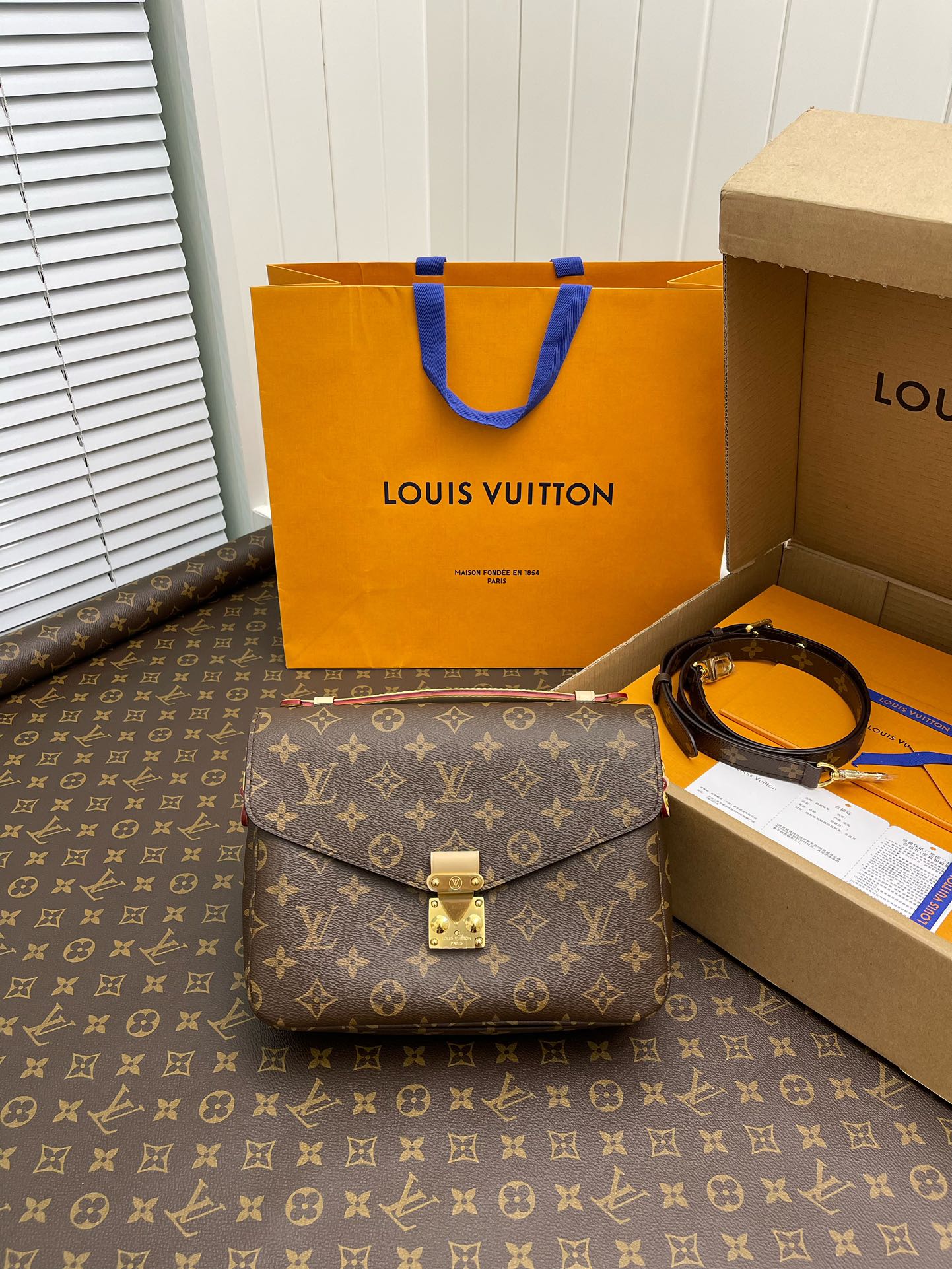 Handbags Louis Vuitton M44875 size:25*19*7 cm - vstockx