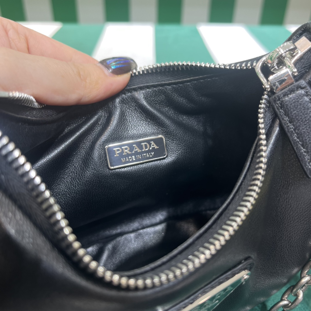 Handbags Prada 1BH240 size:22*12*6 cm - vstockx