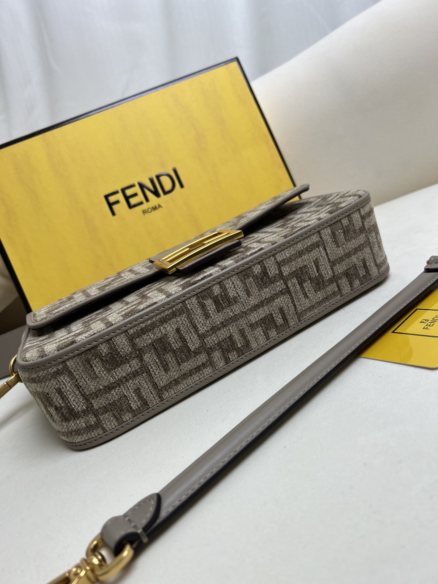 handbags FENDI 8BR600 size:27*15*6cm - vstockx
