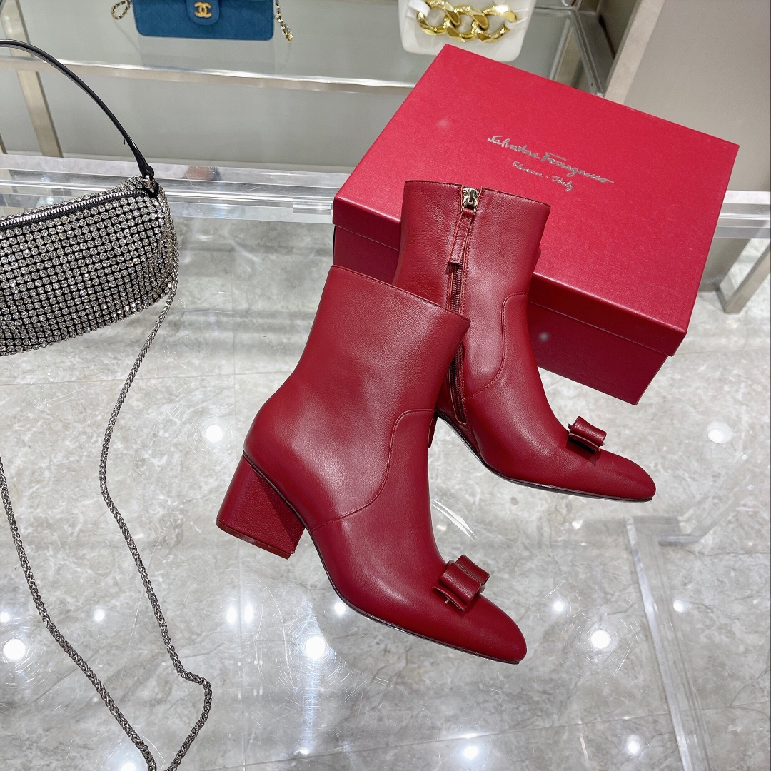 Salvatore Ferragamo Boots 9 - vstockx