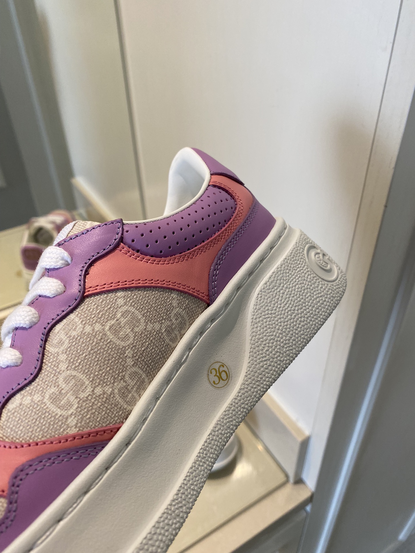 Gucci Women's GG sneaker 2 - vstockx