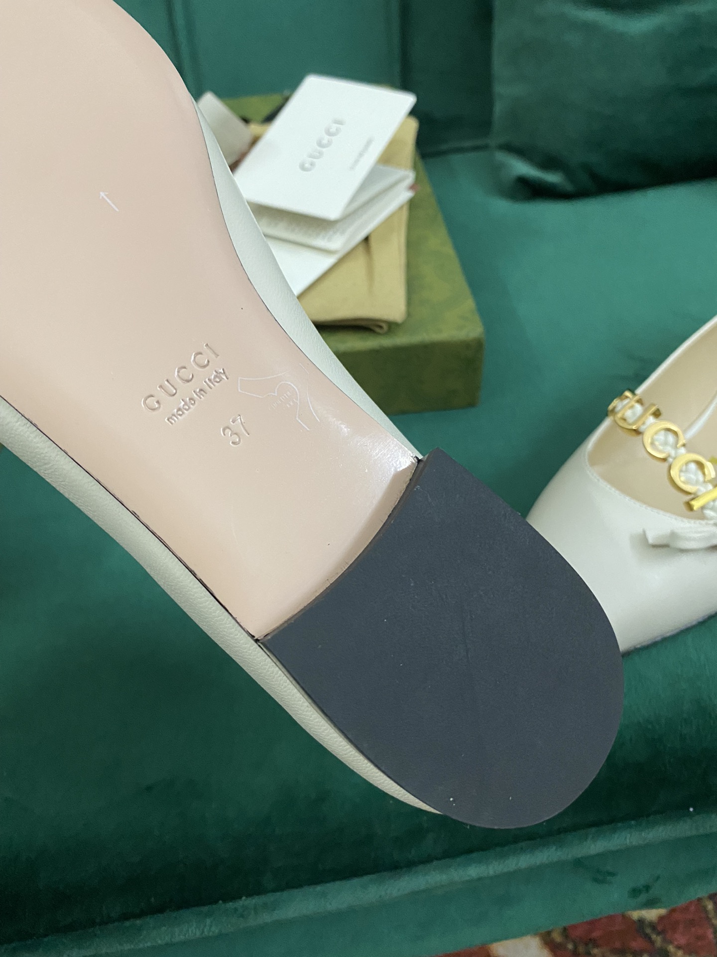 Gucci Women's pump with 'GUCCI' Women 10 - vstockx