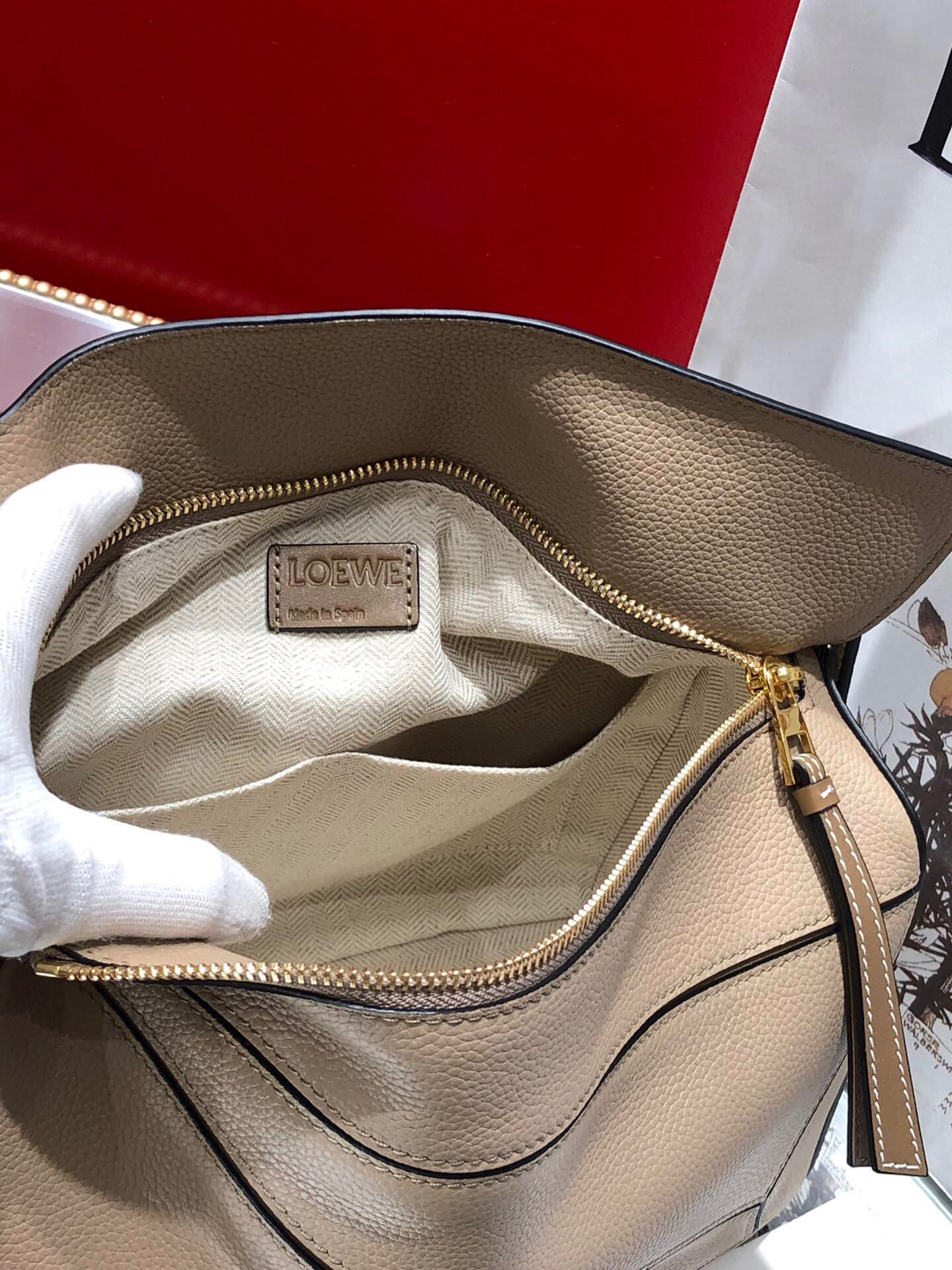 Handbags LOEWE Ykk size:29x18x12 cm - vstockx