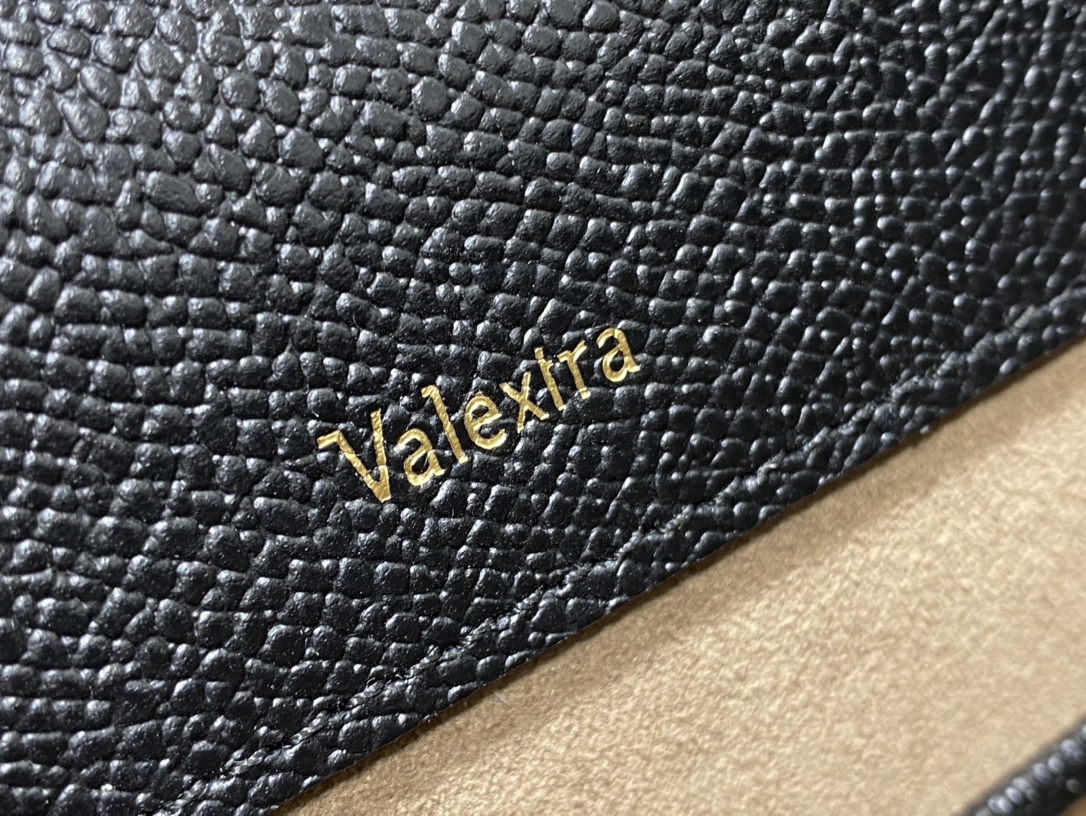 Handbag VALEXTRA size *'* - vstockx