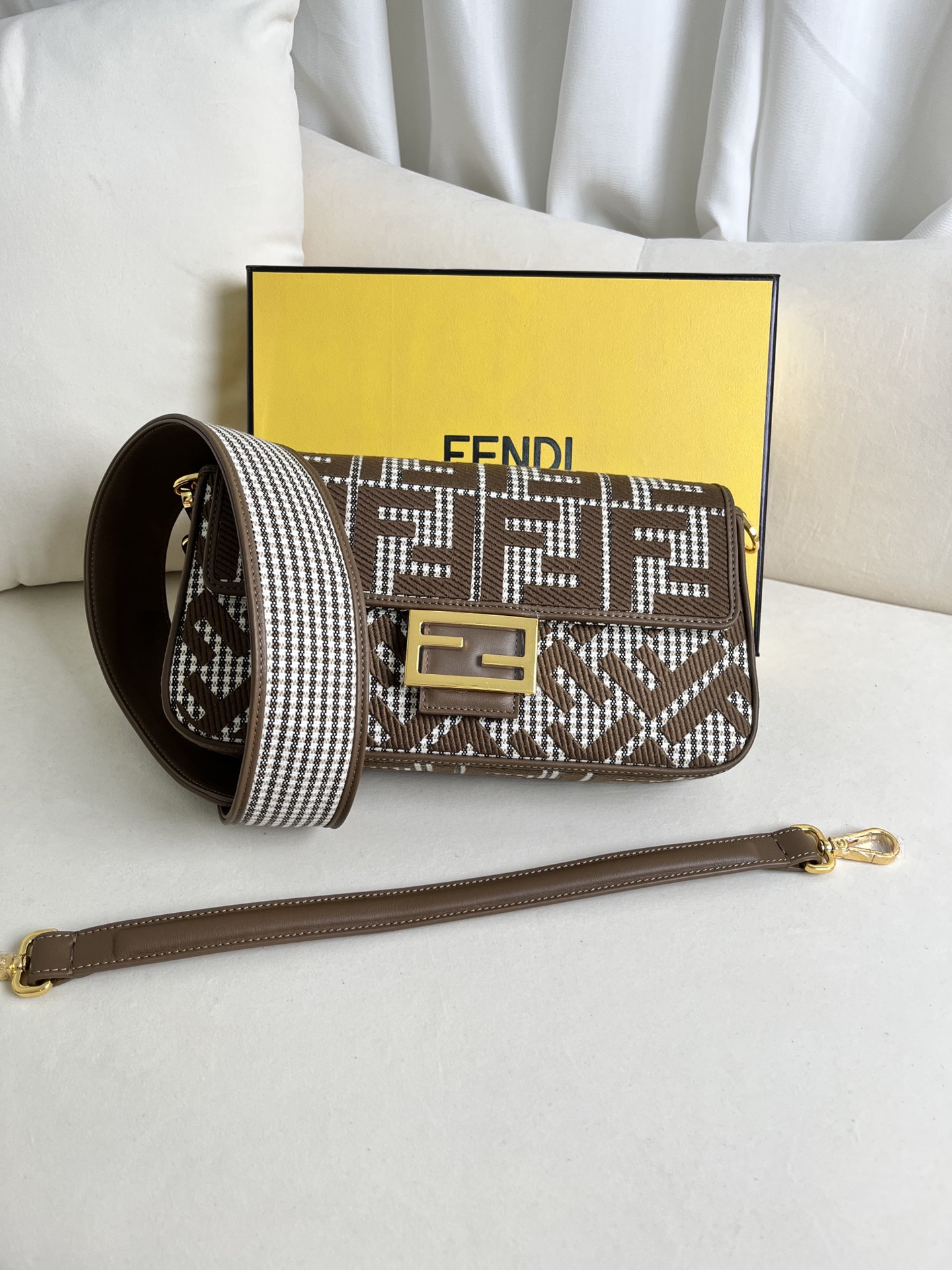 handbags FENDI 0159 size:26*5*15cm - vstockx