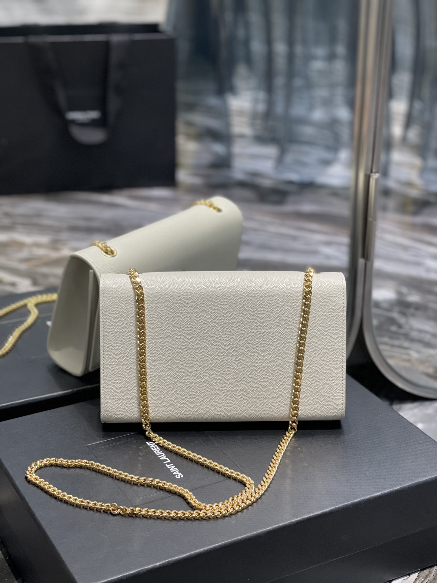 Handbags SAINT LAURENT 364021 size 24x14.5x5 cm - vstockx