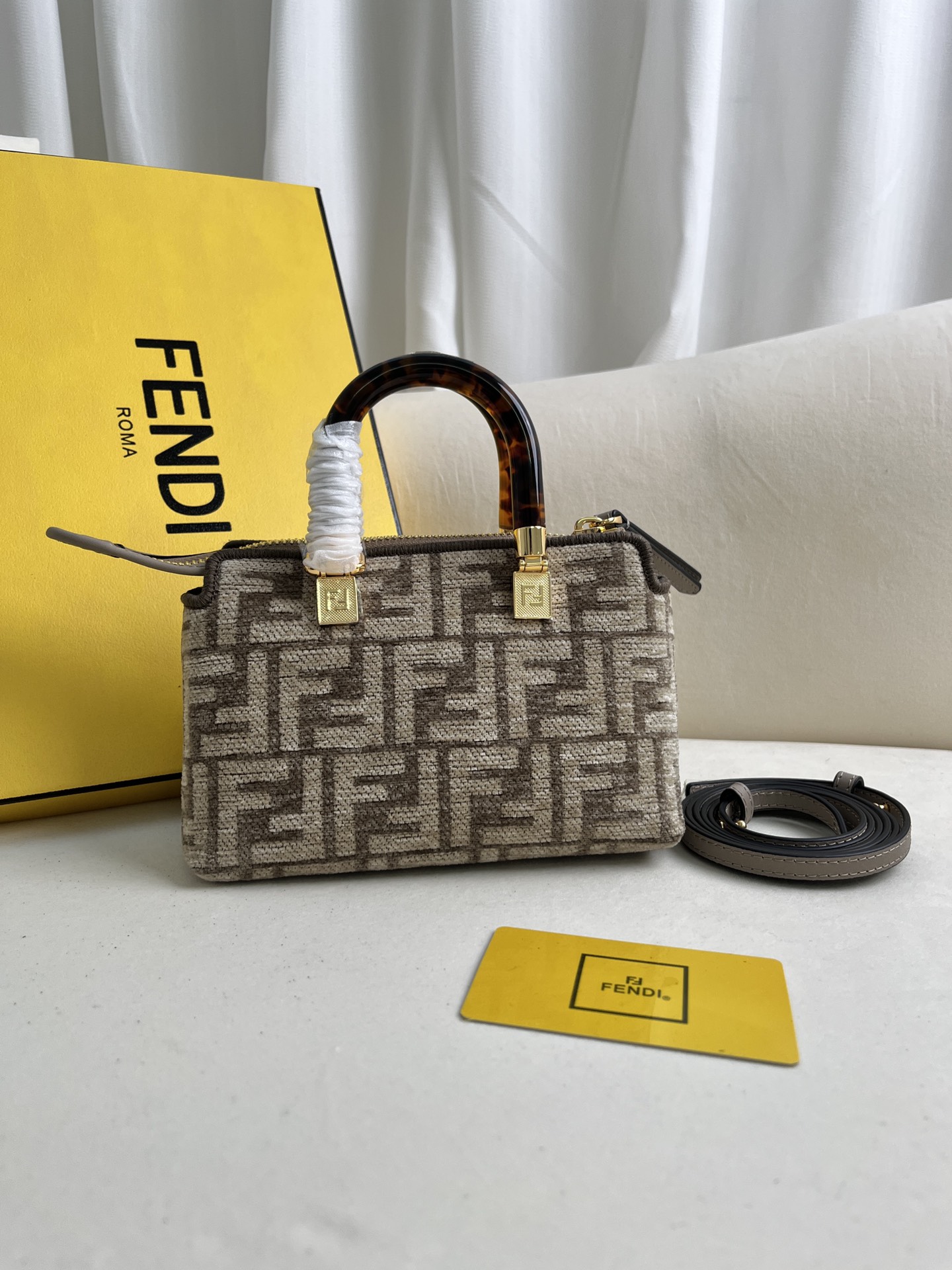 handbags FENDI 228 size:20.5*12*9cm - vstockx