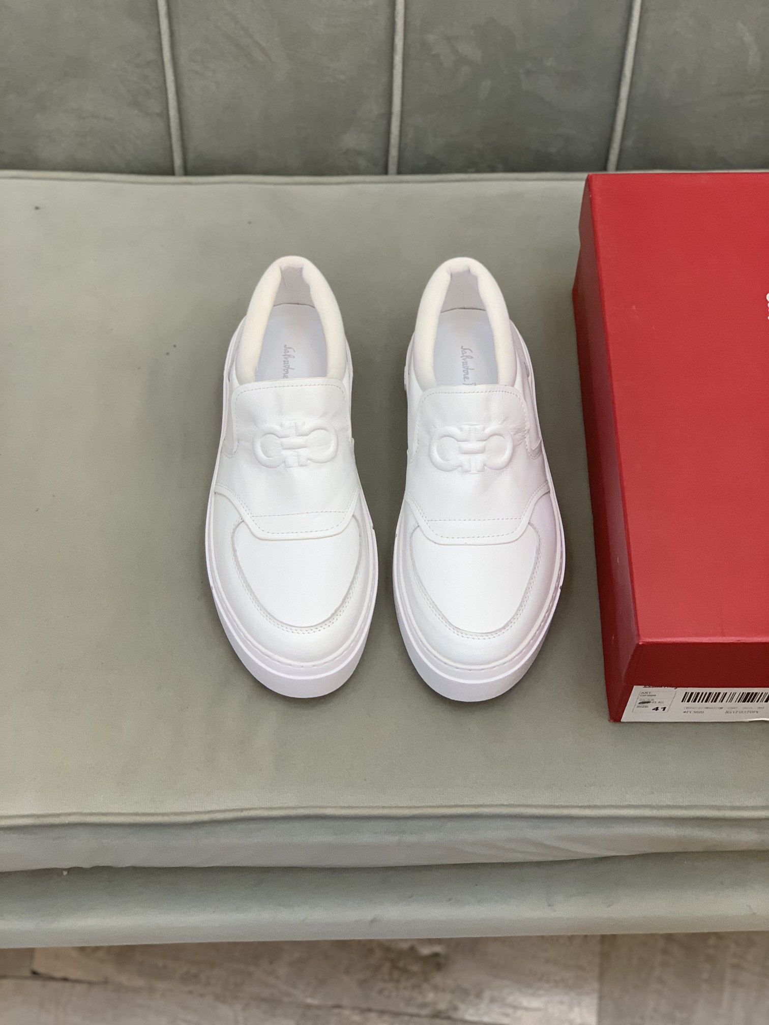 Salvatore Ferragamo Gancini Sneaker 1 - vstockx