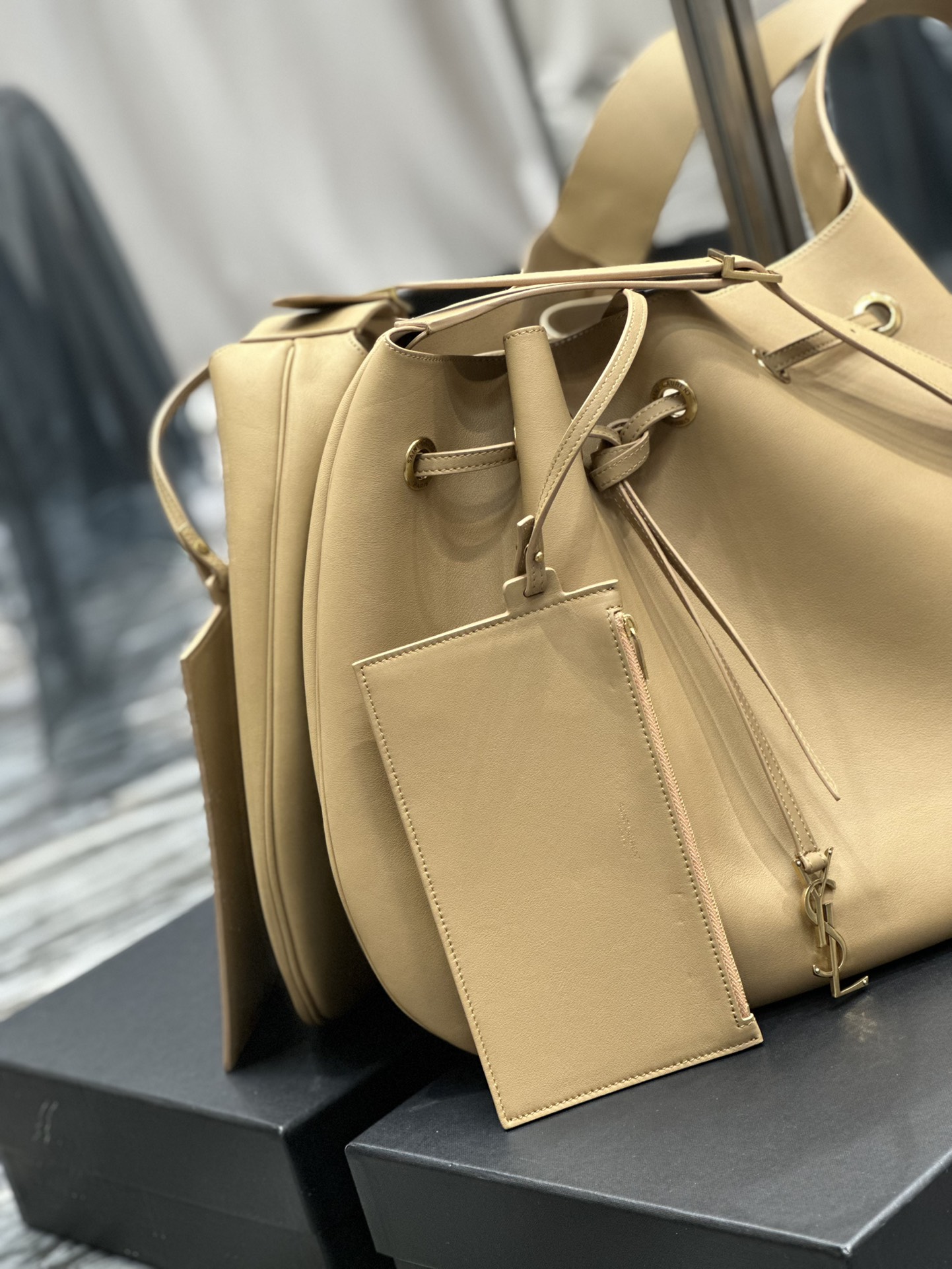 Handbags SAINT LAURENT 697941 size 44  33  2.5 cm - vstockx