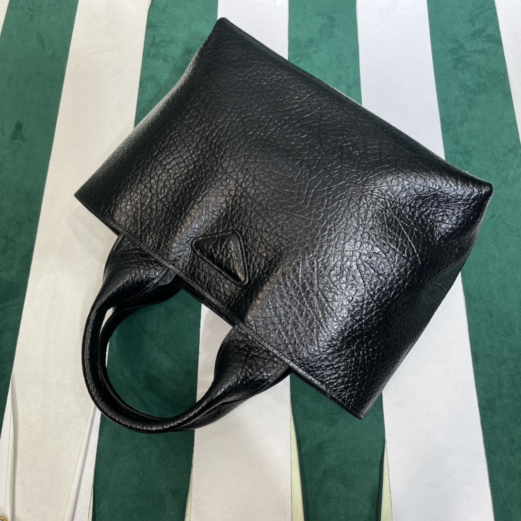 Handbags Prada 1BG440 size:16×26×40 cm - vstockx