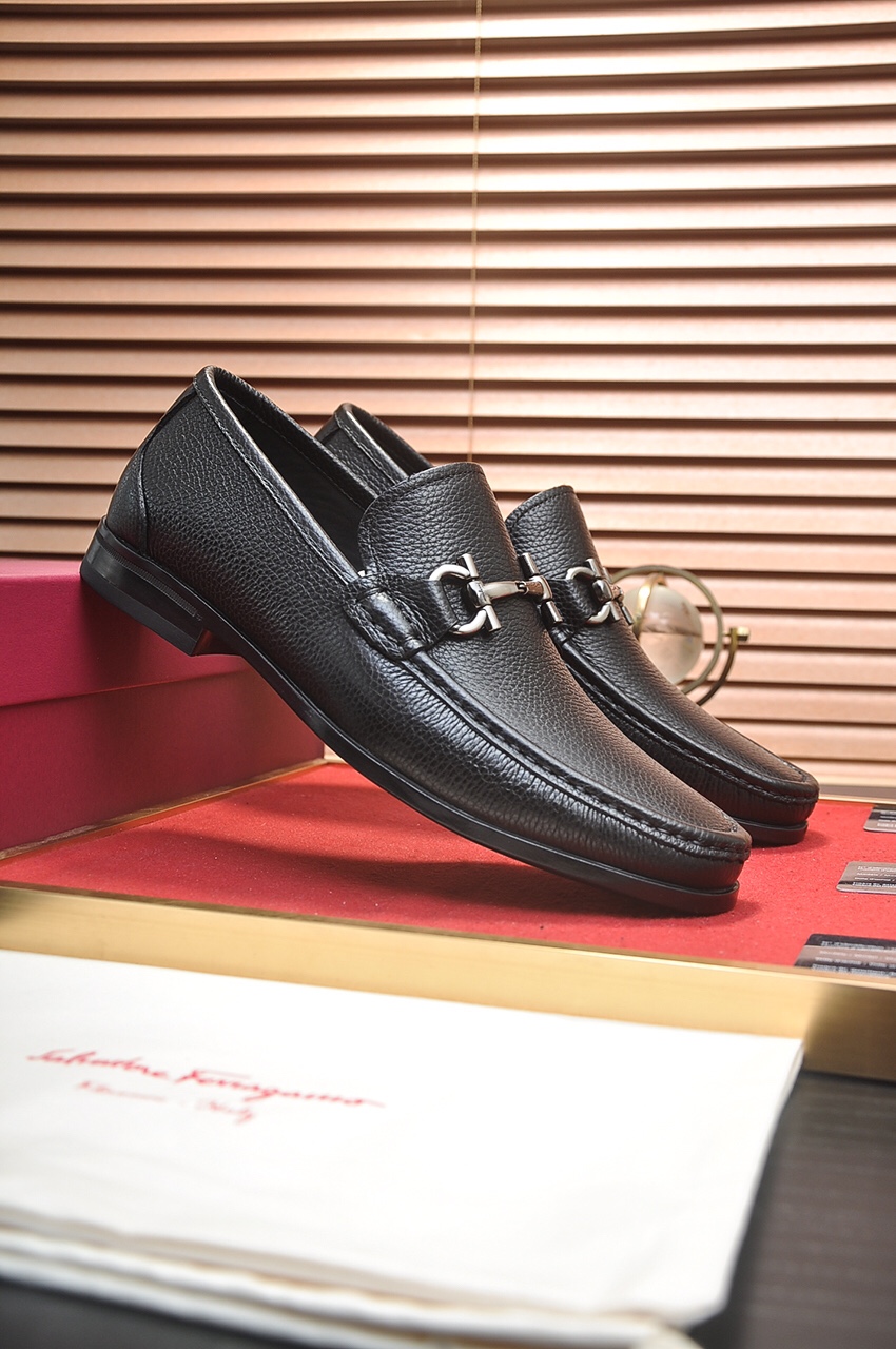 Salvatore Ferragamo Boots 6 - vstockx