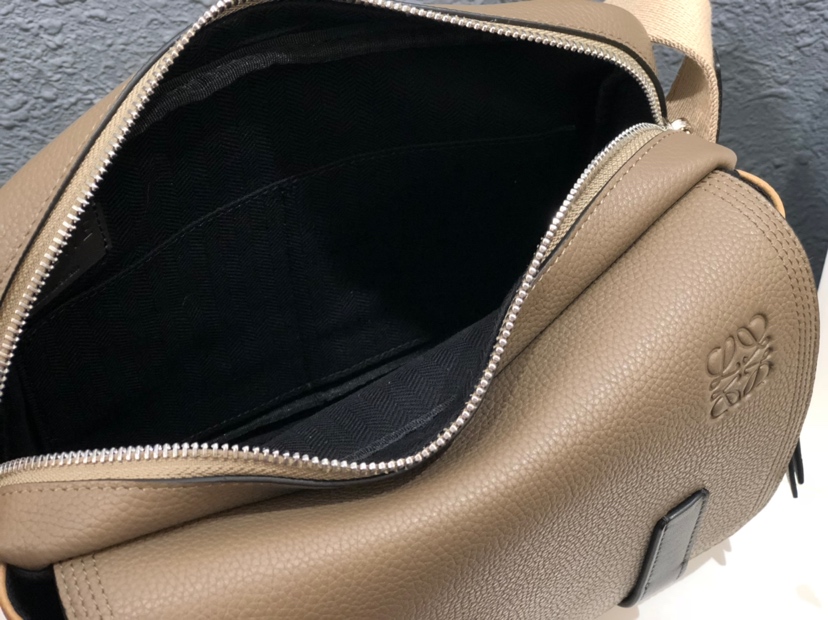 Handbags LOEWE ykk size:23x18x9 cm - vstockx
