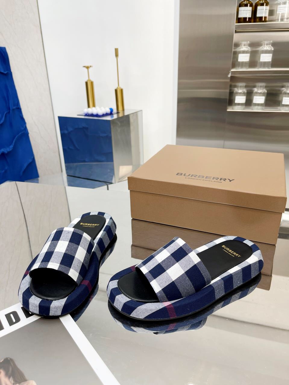 BURBERRY Buckingham Slides WOMEN 1 - vstockx
