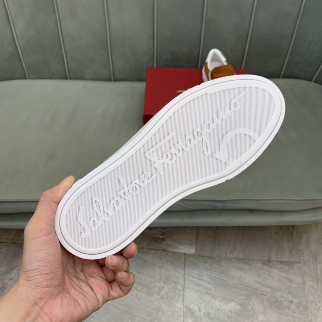 Salvatore Ferragamo Gancini Sneaker 8 - vstockx