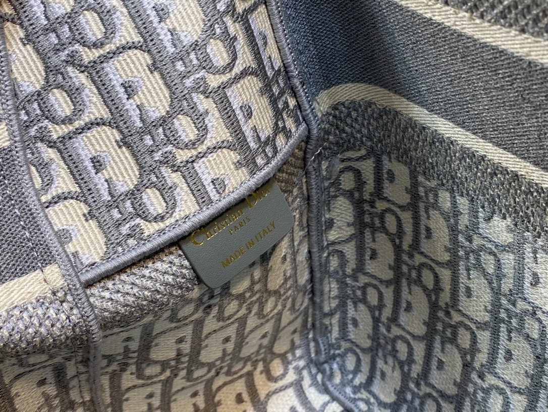 Handbag Dior size 28*12*23 cm - vstockx