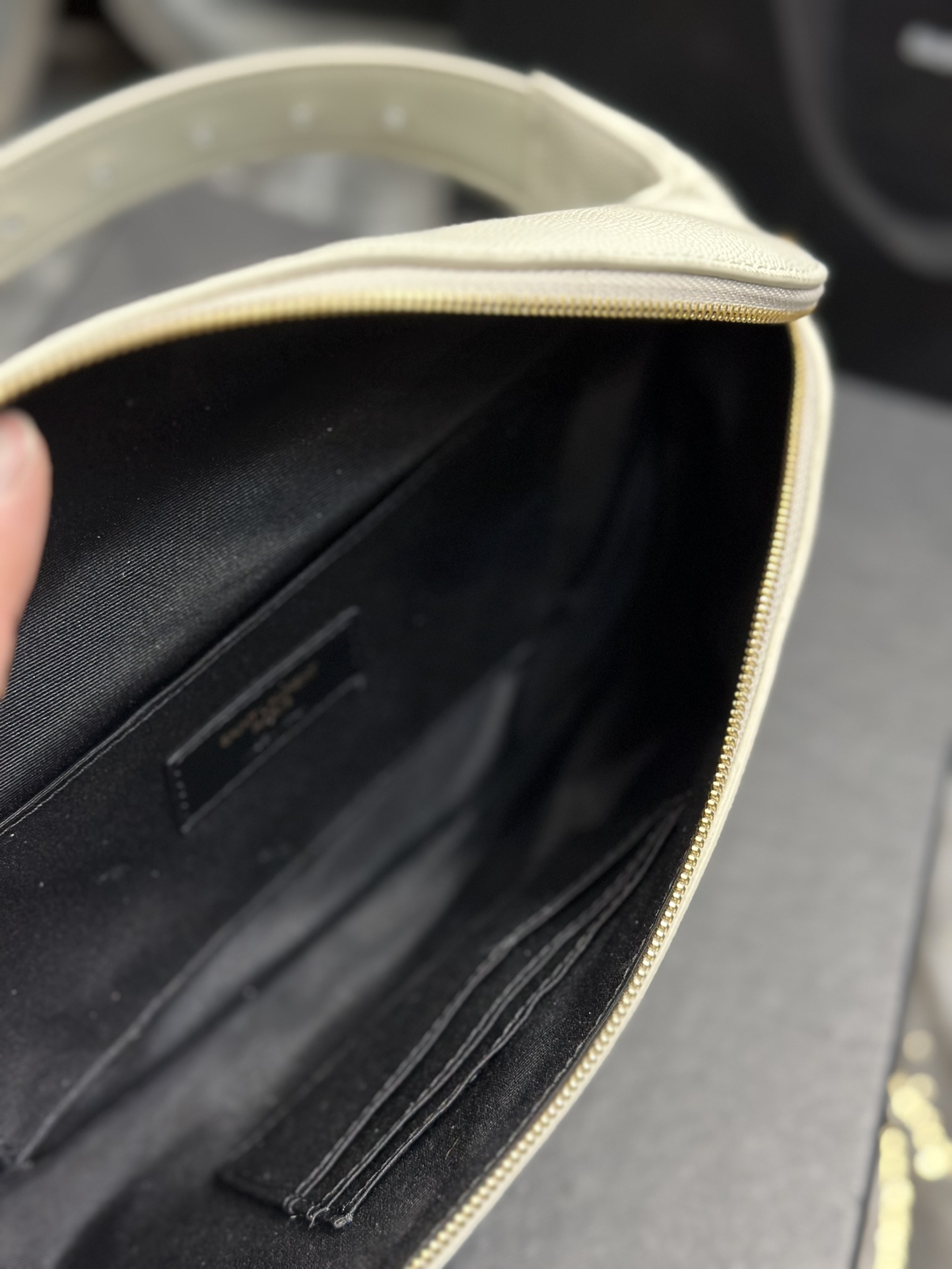 Handbags SAINT LAURENT 569737 size 25  14  3.5 cm - vstockx