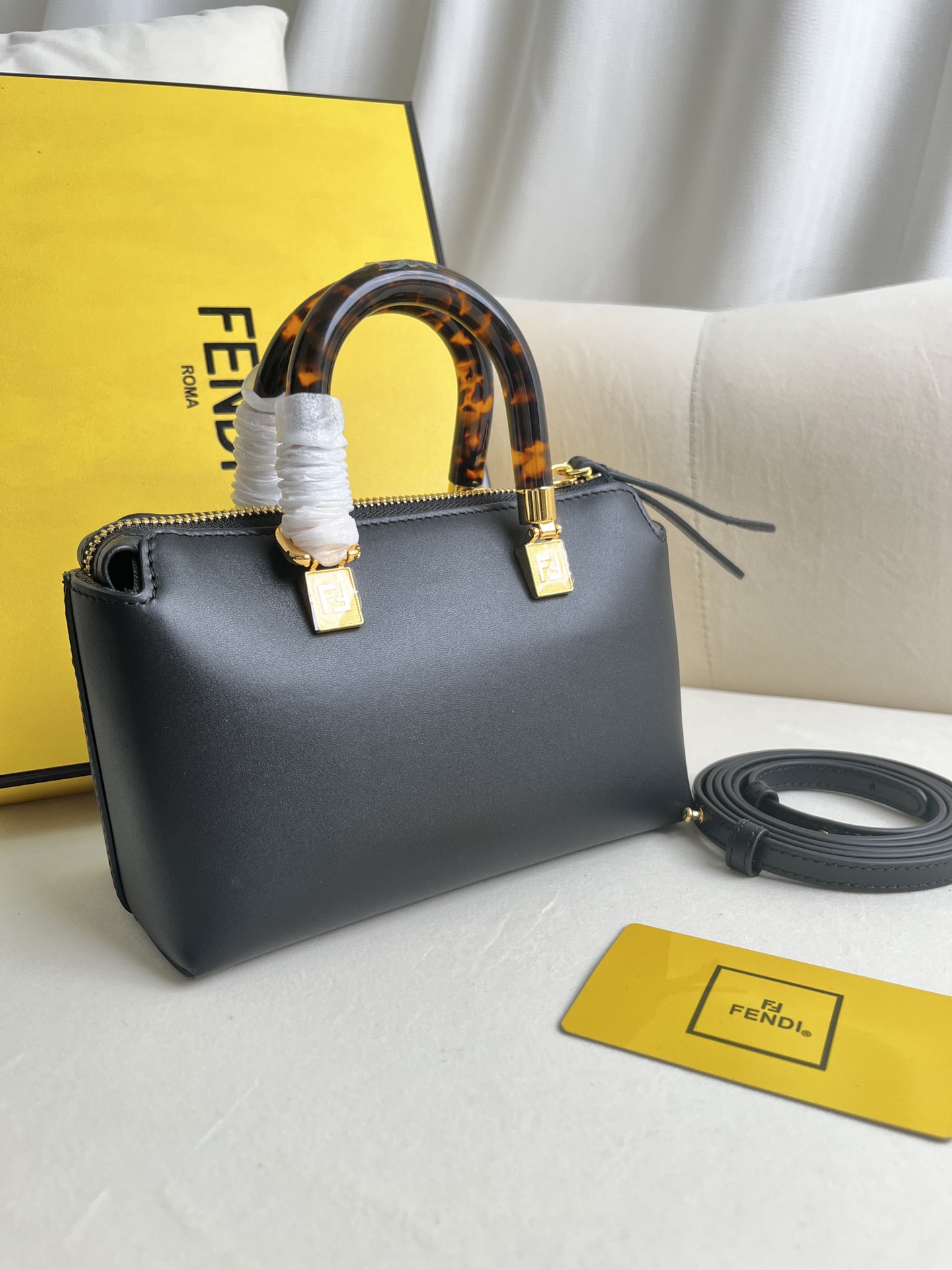 handbags FENDI 8BS067 size:20.5*12*9cm - vstockx