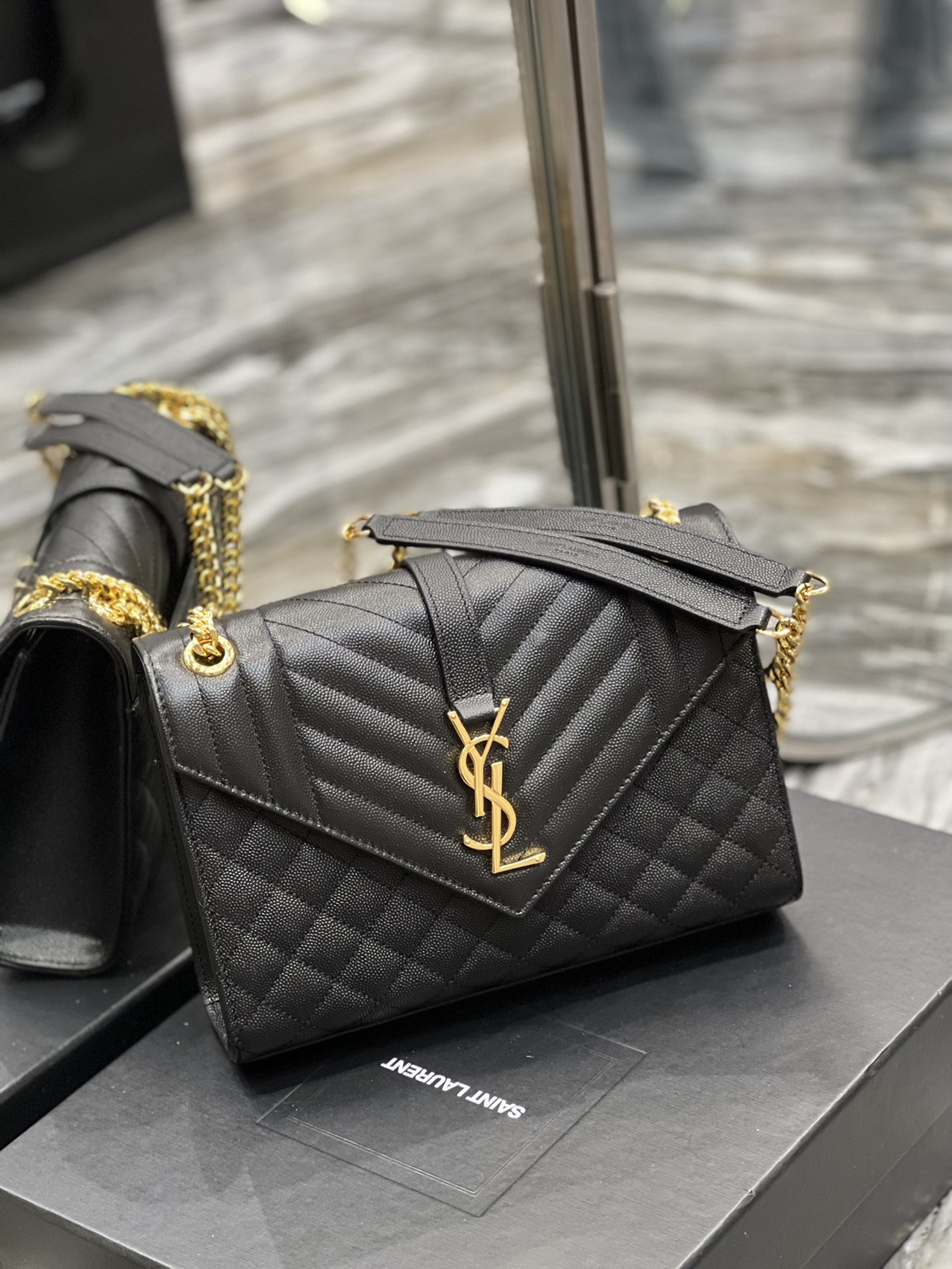 Handbags SAINT LAURENT 487206 size 24x17.5x6 cm - vstockx