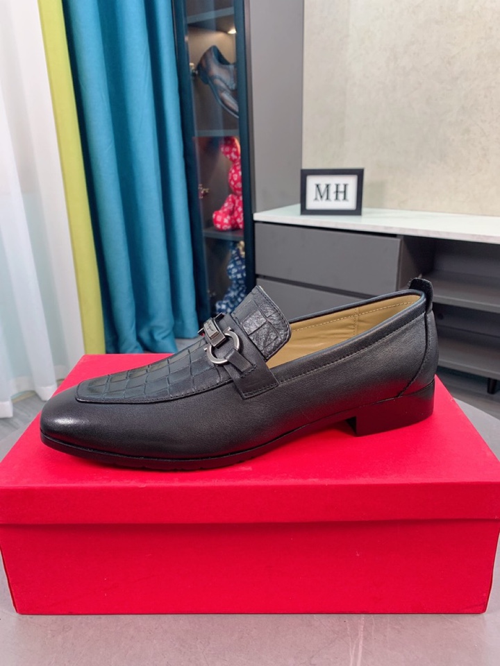 Salvatore Ferragamo Boots 35 - vstockx