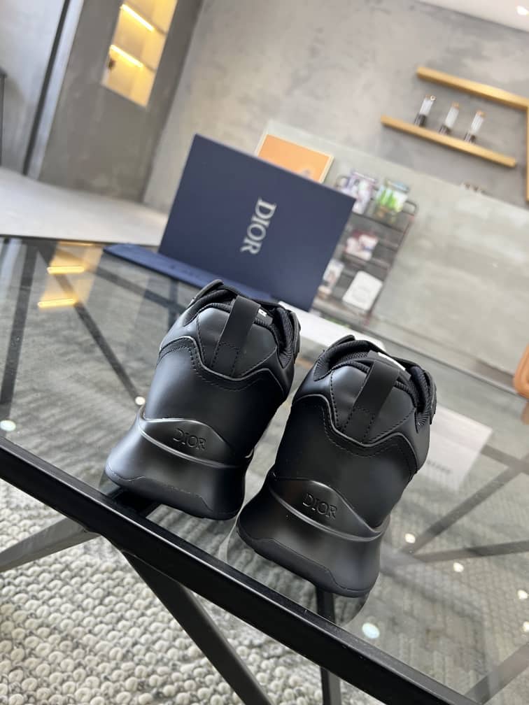 Dior B25 RUNNER SNEAKER Black Smooth Calfskin and Dior Oblique Jacquard - vstockx