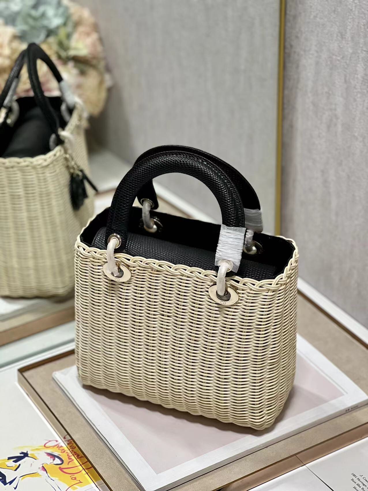 Handbag Dior 9989 size 24  20  11 cm - vstockx