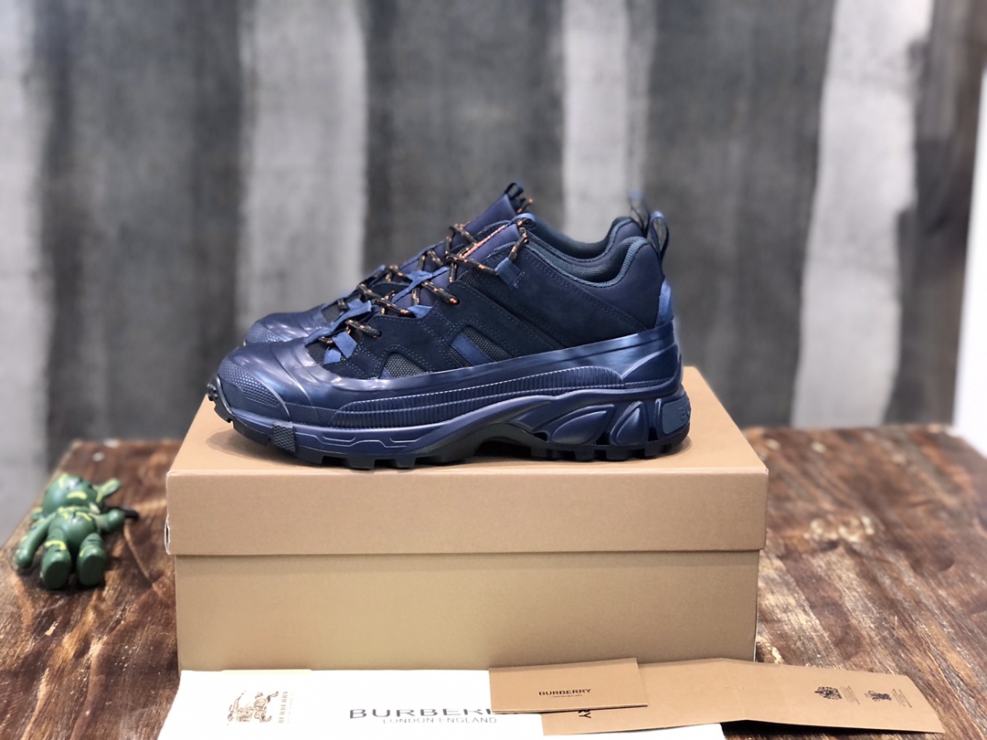 Burberry Arthur Vintage Sneaker 37 - vstockx