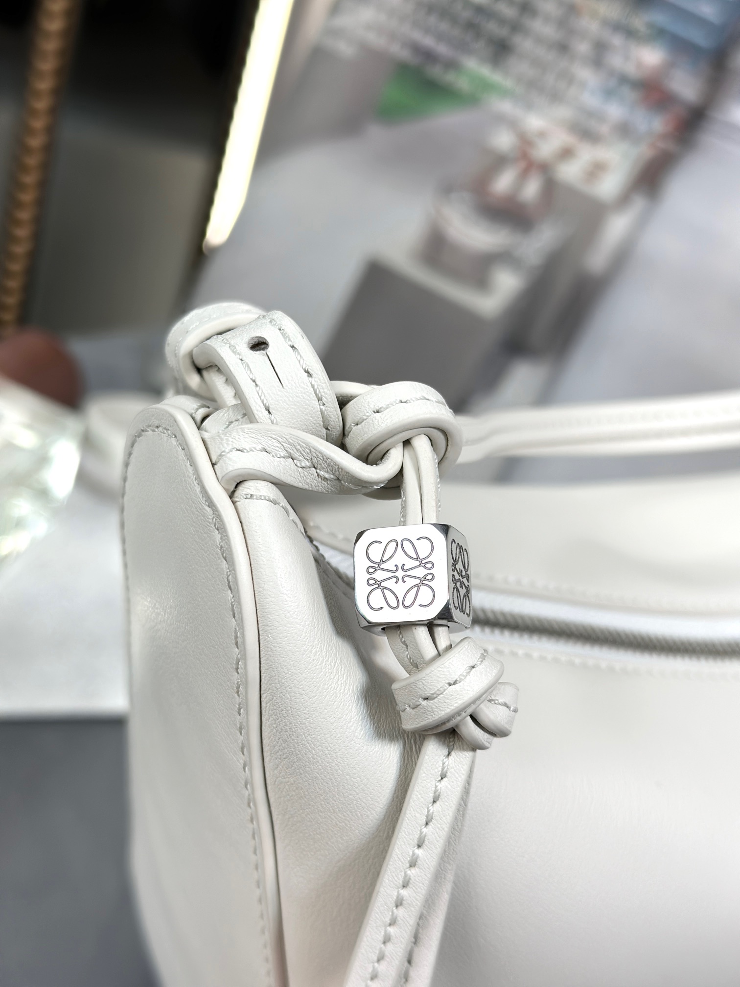 Handbags LOEWE   size:28-17-9.5 cm - vstockx