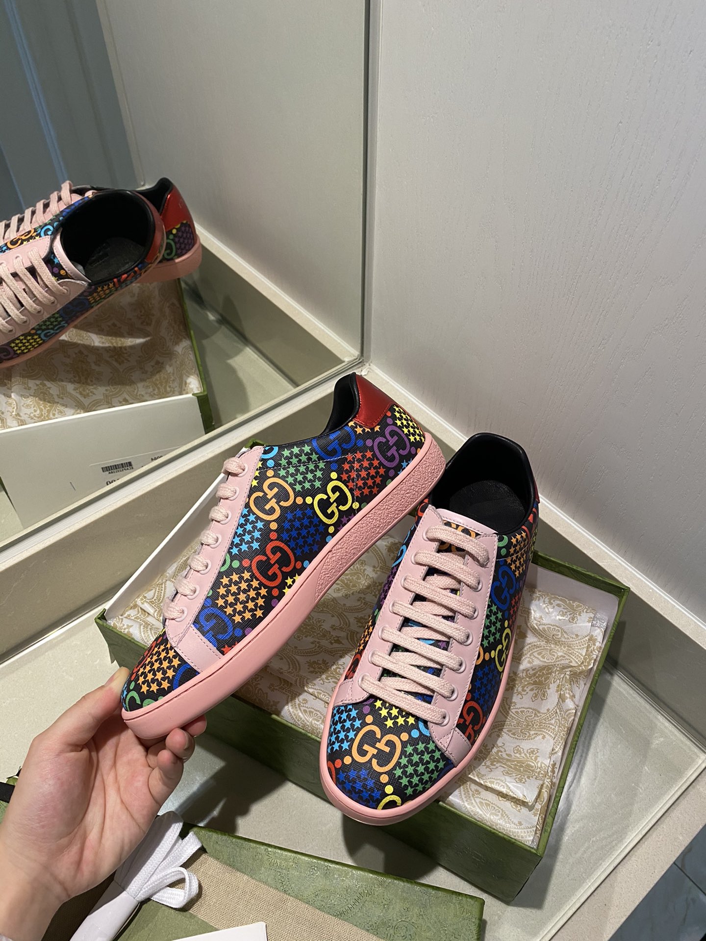Gucci Women's Ace sneaker with bee sneaker 4 - vstockx