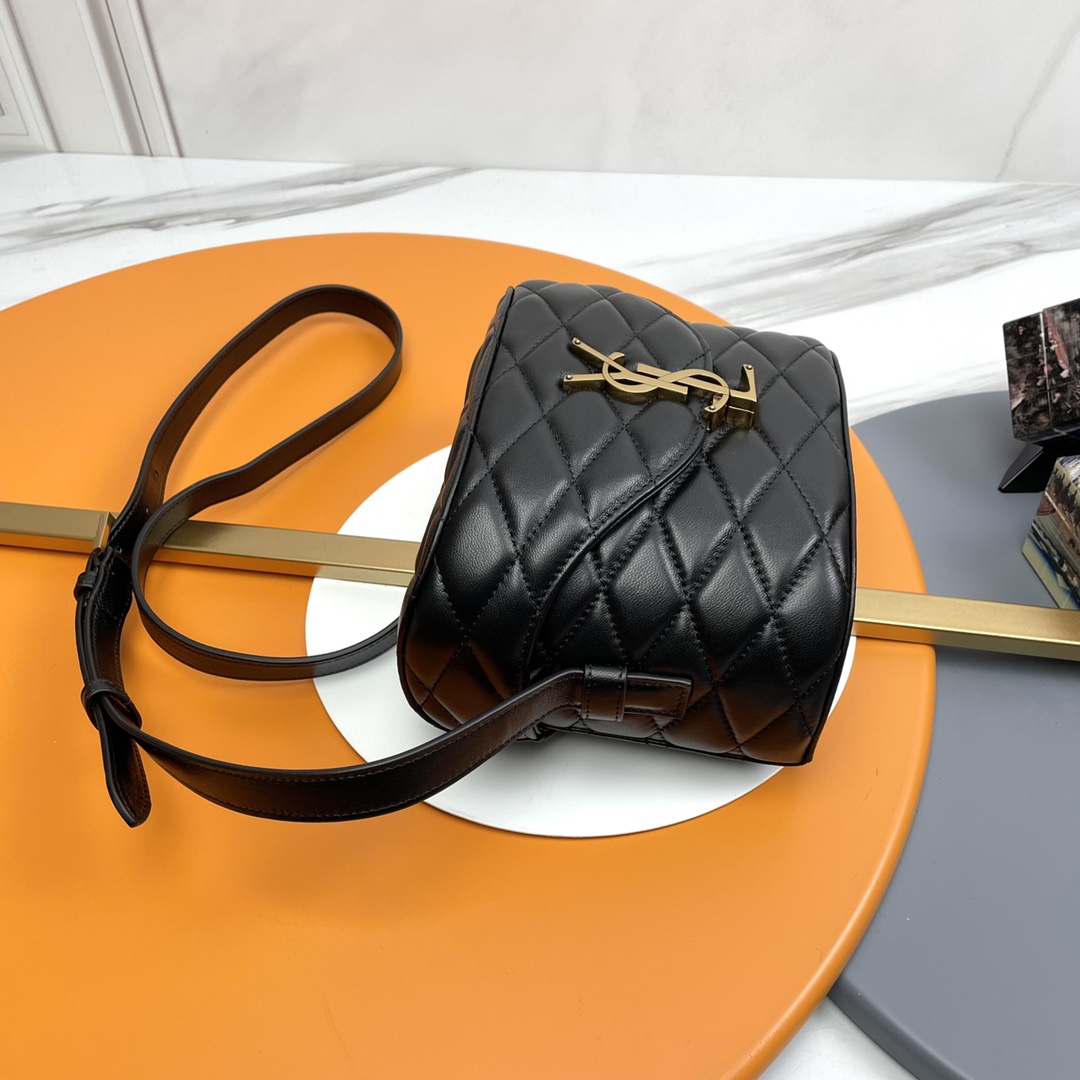 Handbags SAINT LAURENT 710080 size 19  15  8 cm - vstockx