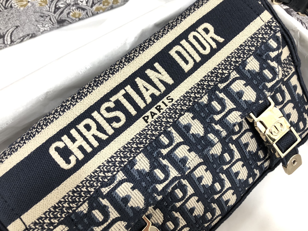 Handbag Dior M1241 size 23 x 15 x 8 cm - vstockx