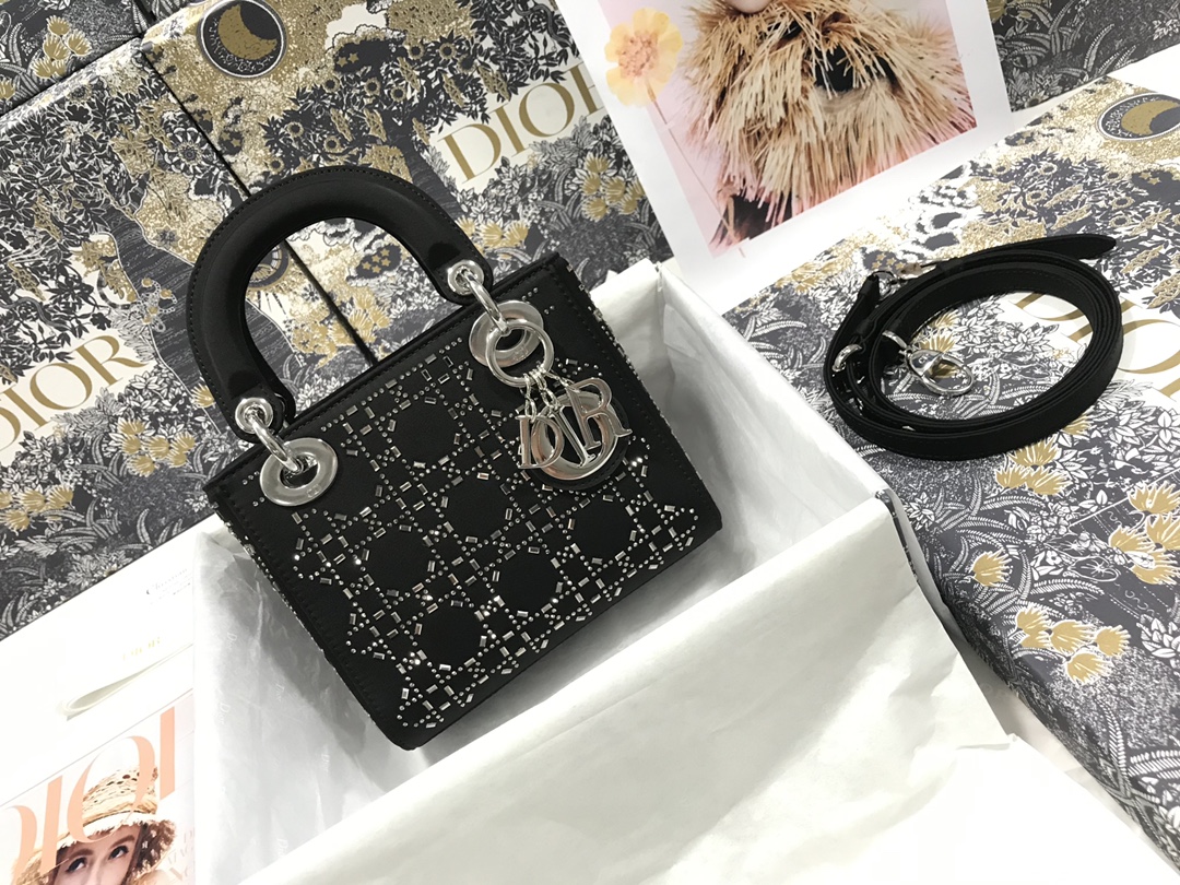 Handbag Dior M0505 size 17  15  7 cm - vstockx