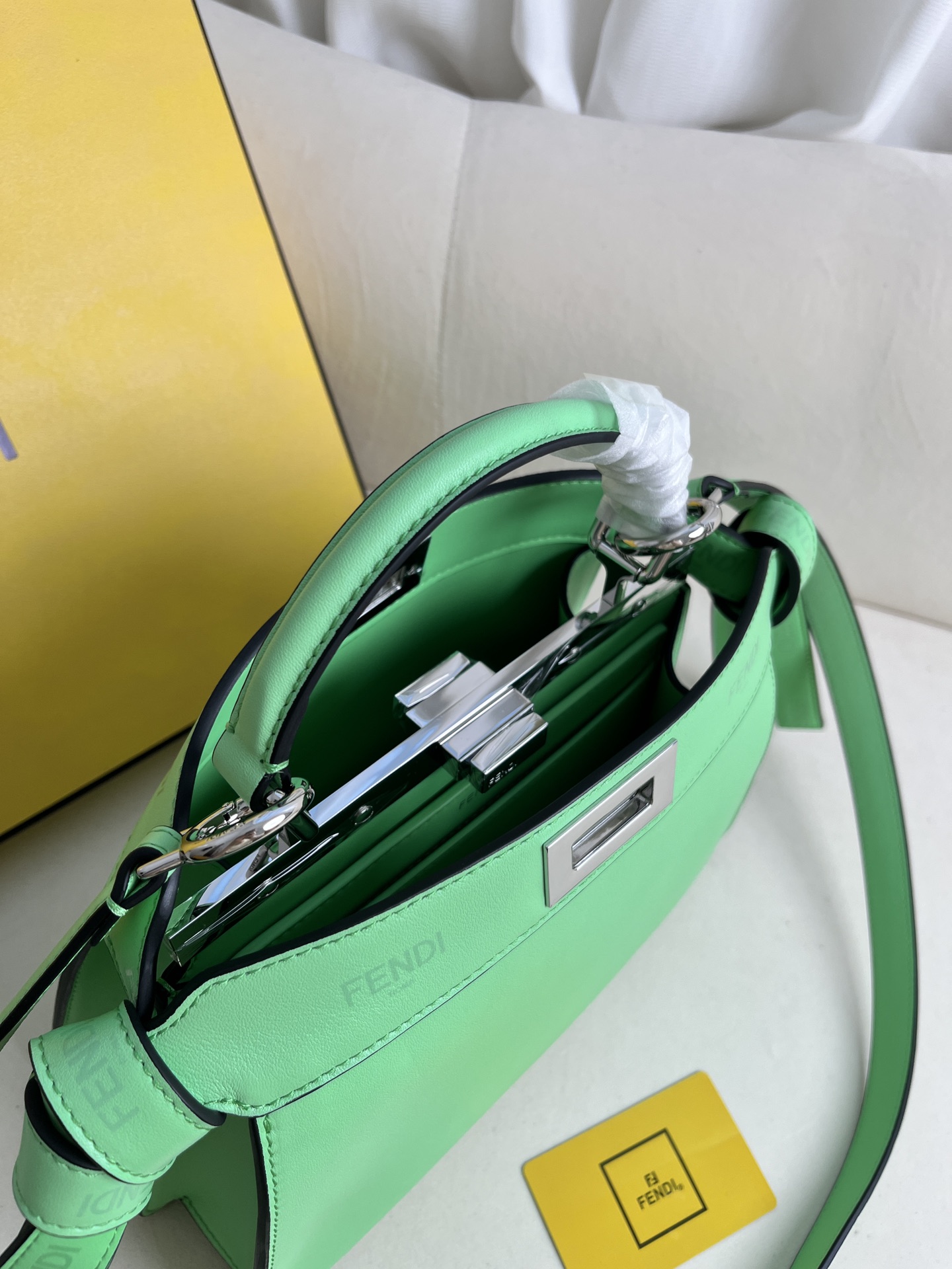 handbags FENDI 210 size:27*11*20cm - vstockx