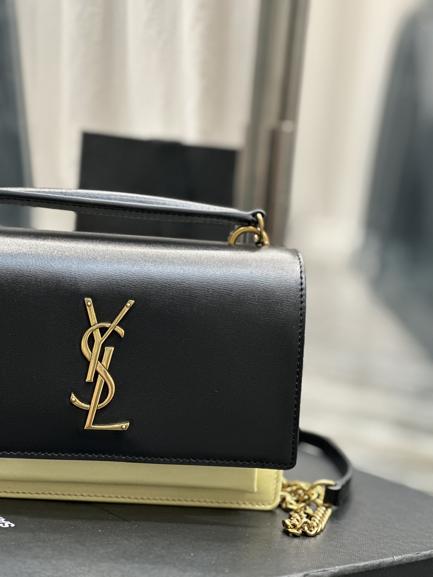 Handbags SAINT LAURENT 533026 size 19x14x5.5 cm - vstockx
