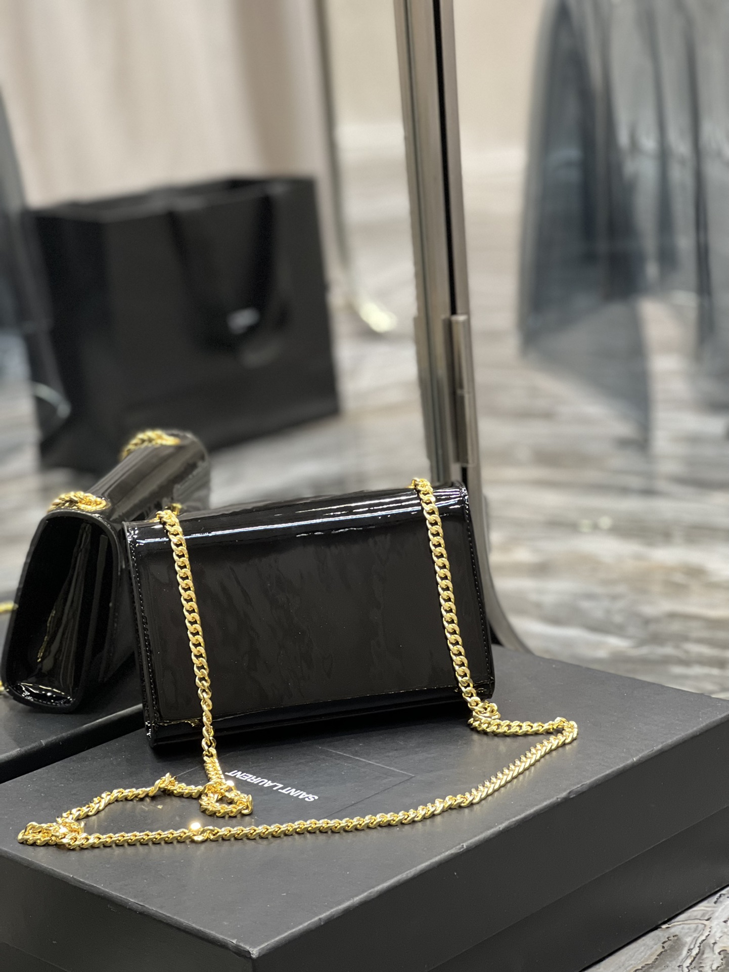 Handbags SAINT LAURENT 469390 size 20x13.5x5.5 cm - vstockx