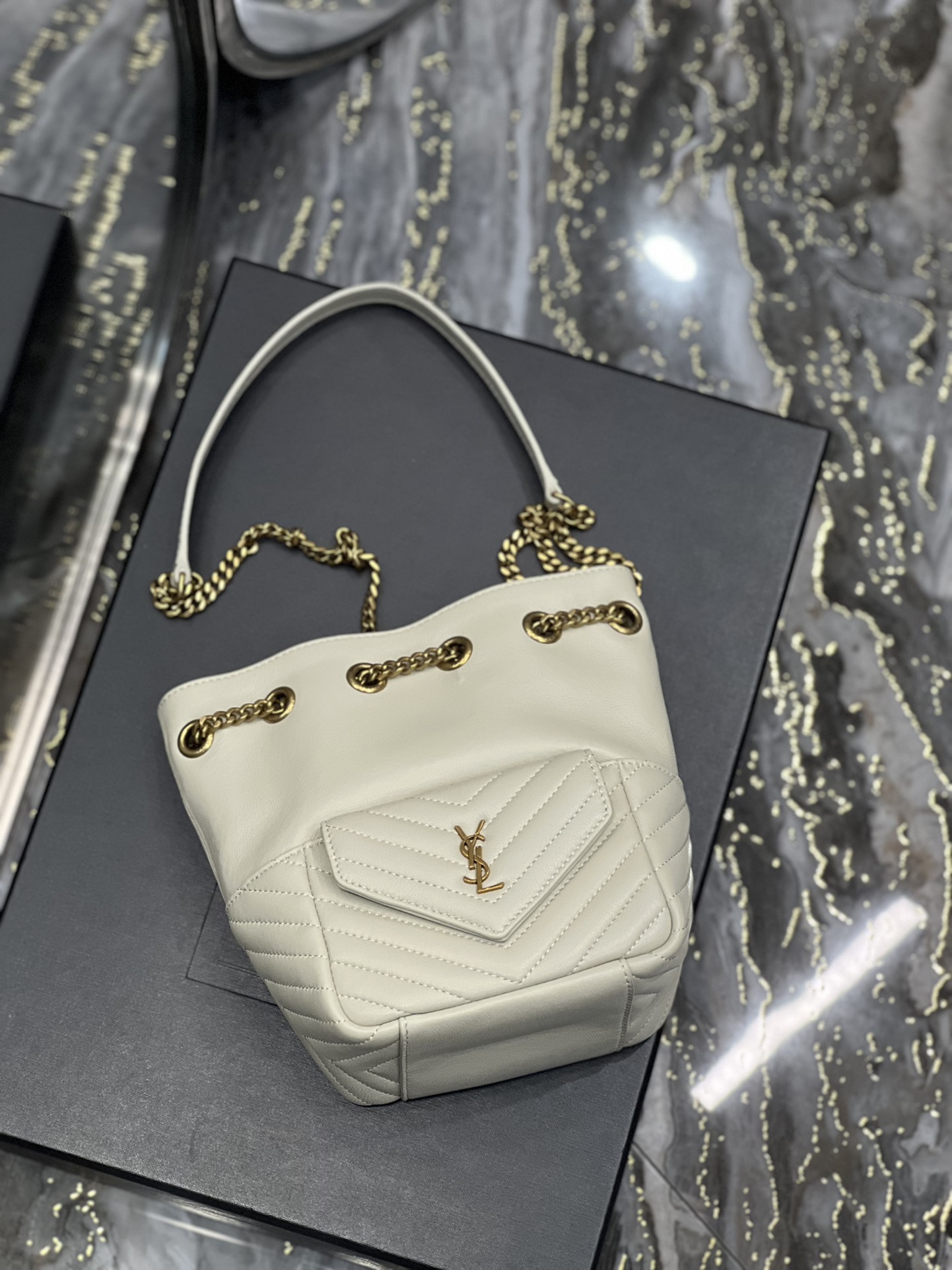Handbags SAINT LAURENT 631052 size 19x13x13 cm - vstockx