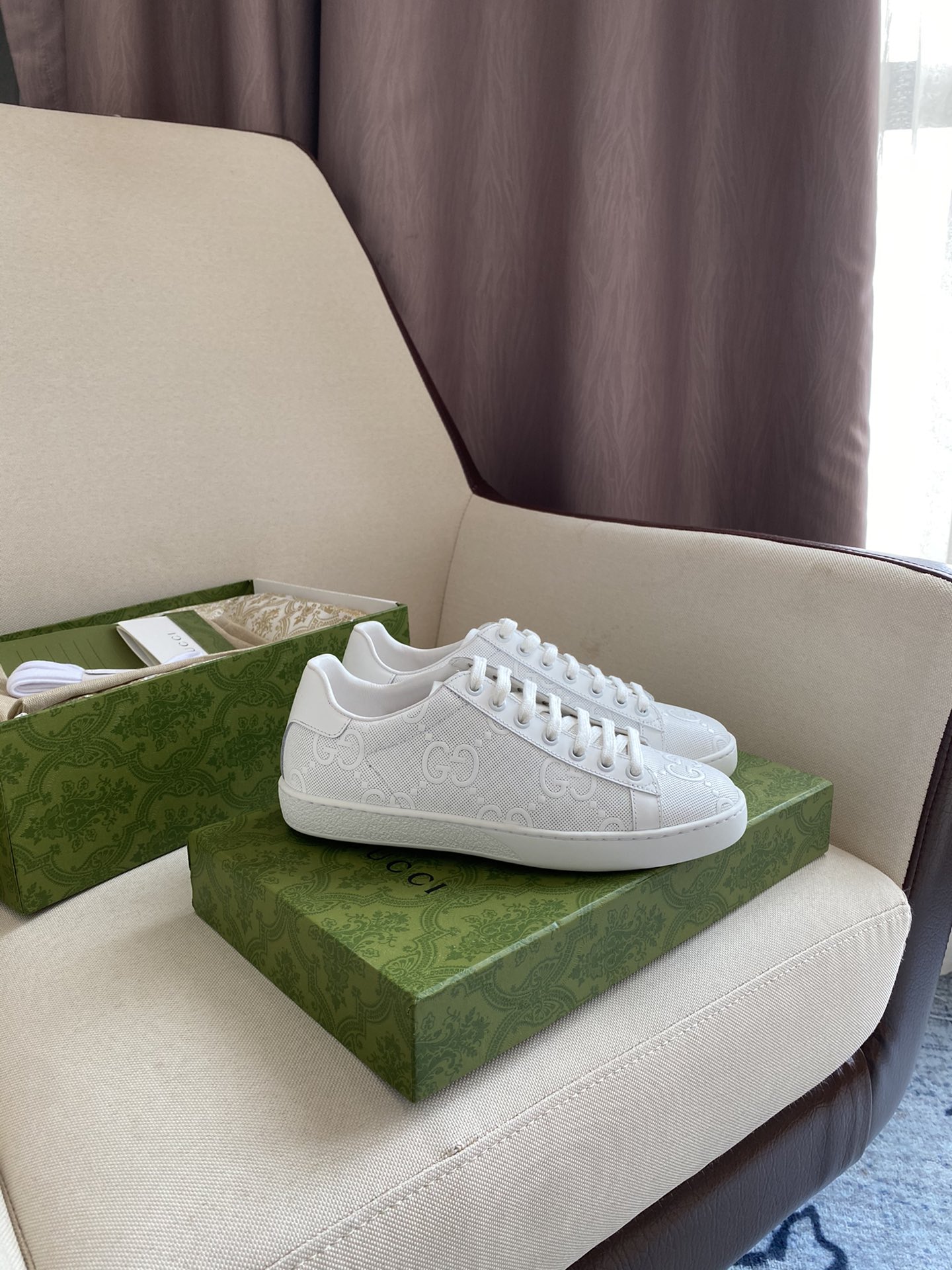 Gucci Women's Ace sneaker with bee sneaker 4 - vstockx