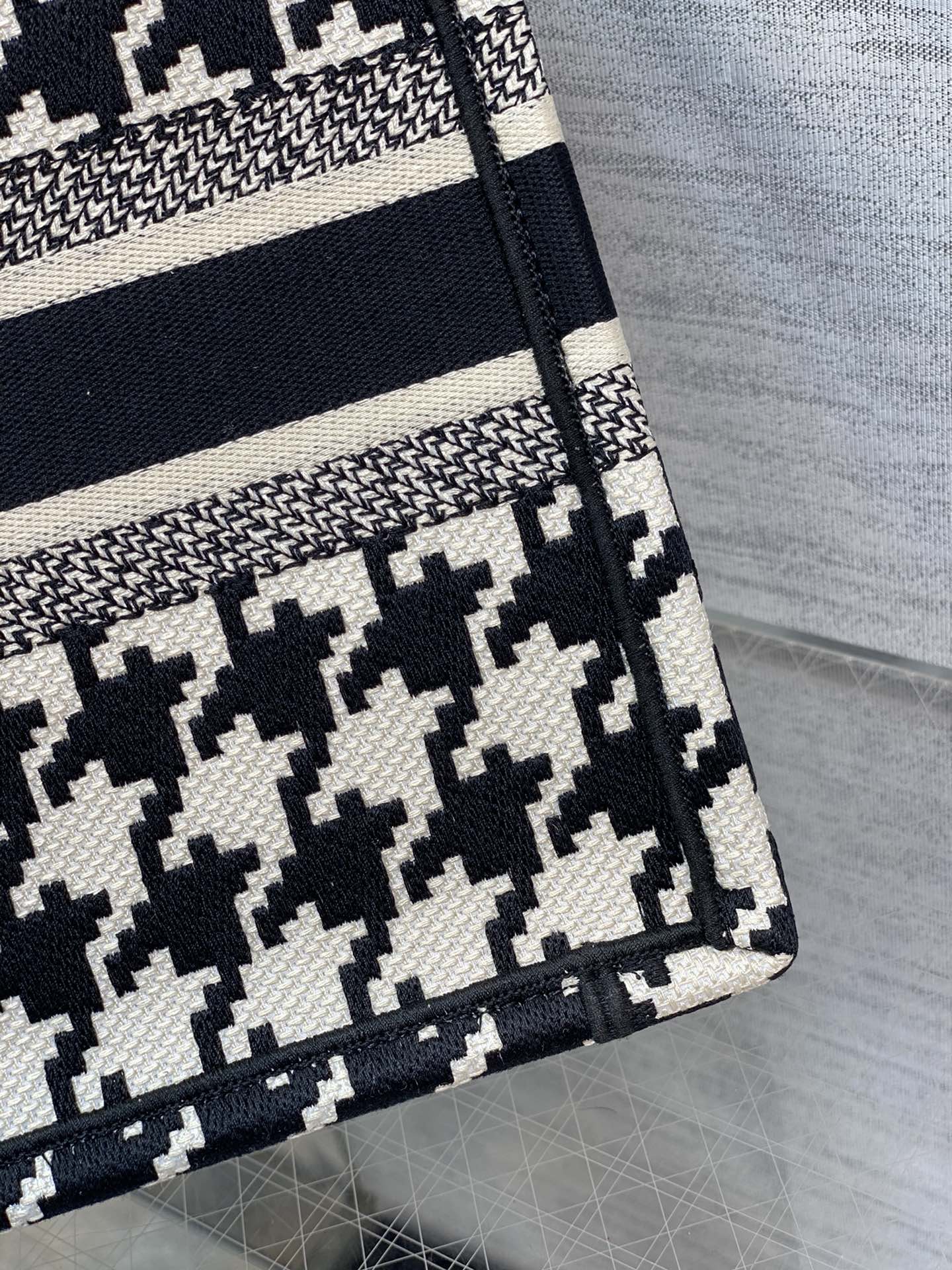 Handbags Dior Book Tote 8001 size:26*8*22 cm - vstockx