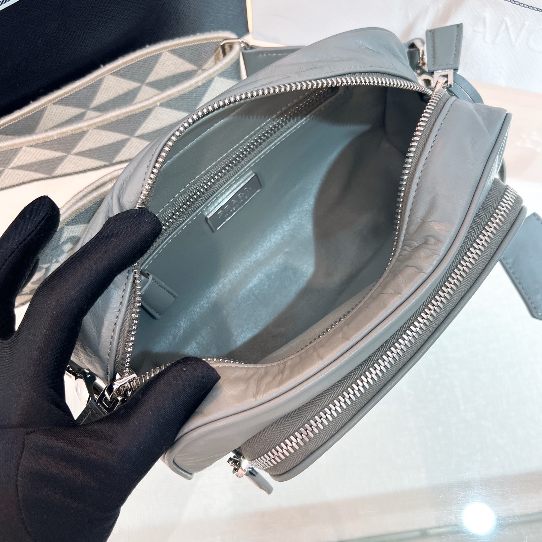 handbags prada 1BH198 22*10.5*7 - vstockx