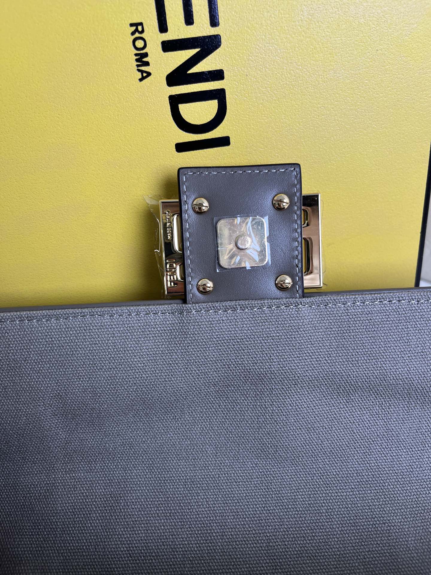 handbags FENDI 0159 size:26*5*15cm - vstockx