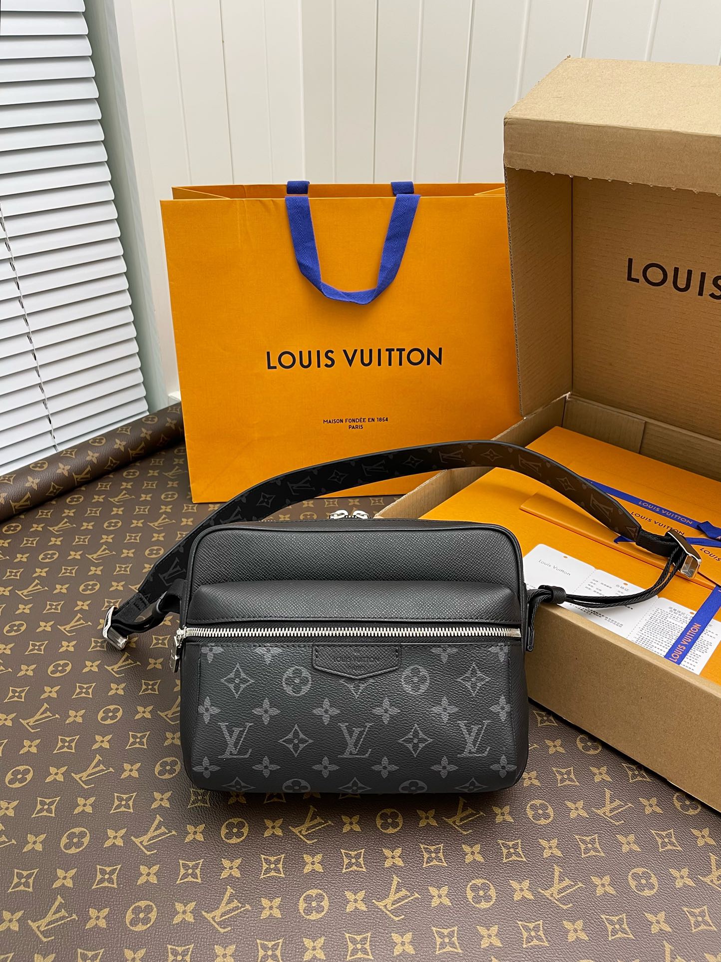 Handbags Louis Vuitton M30233 size:26*20*10.5 cm - vstockx
